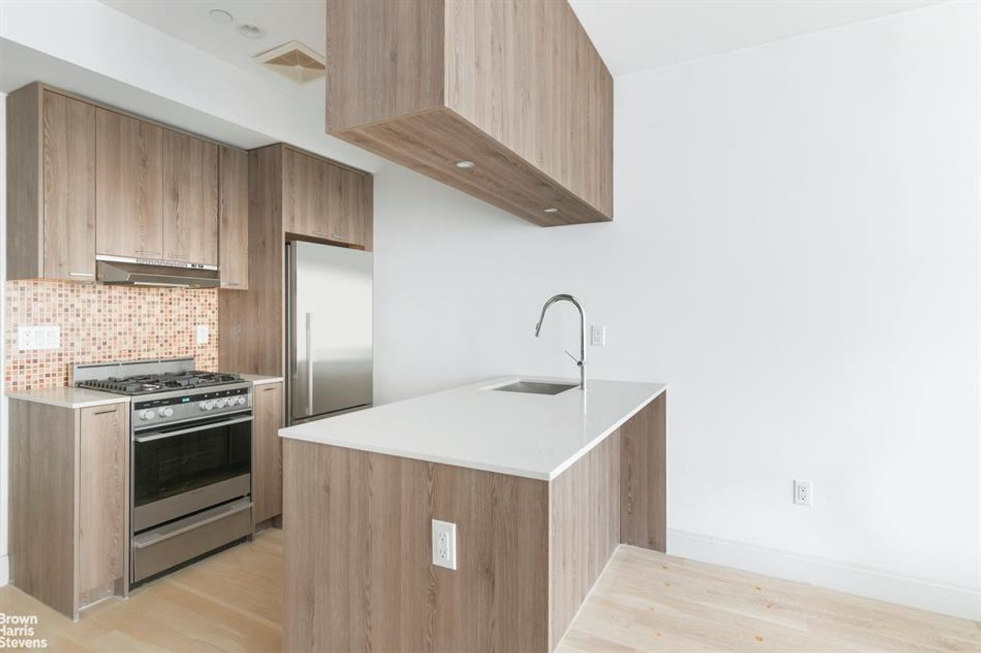 Condominium in New York, New York 10135170