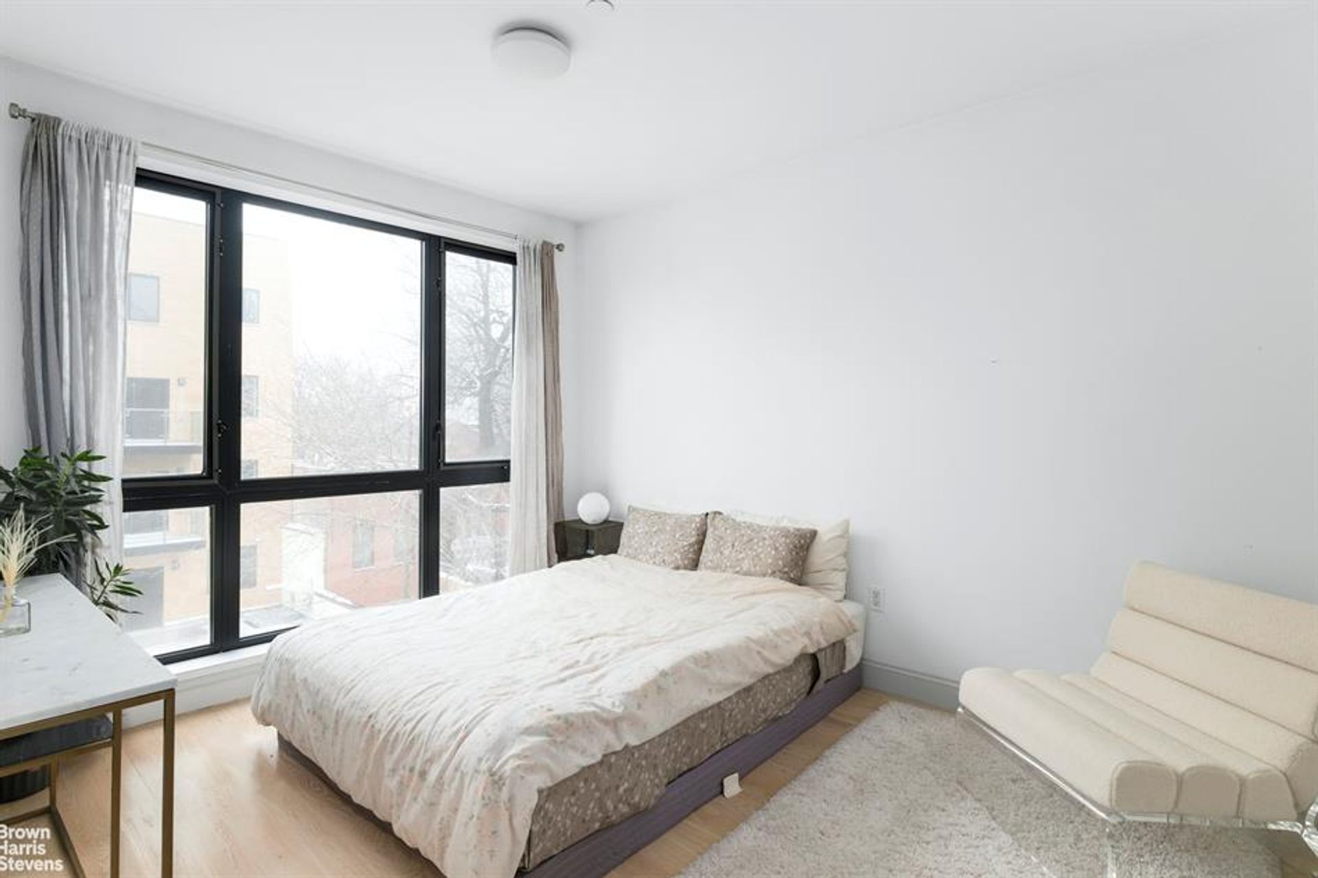 Condominium in New York, New York 10135170