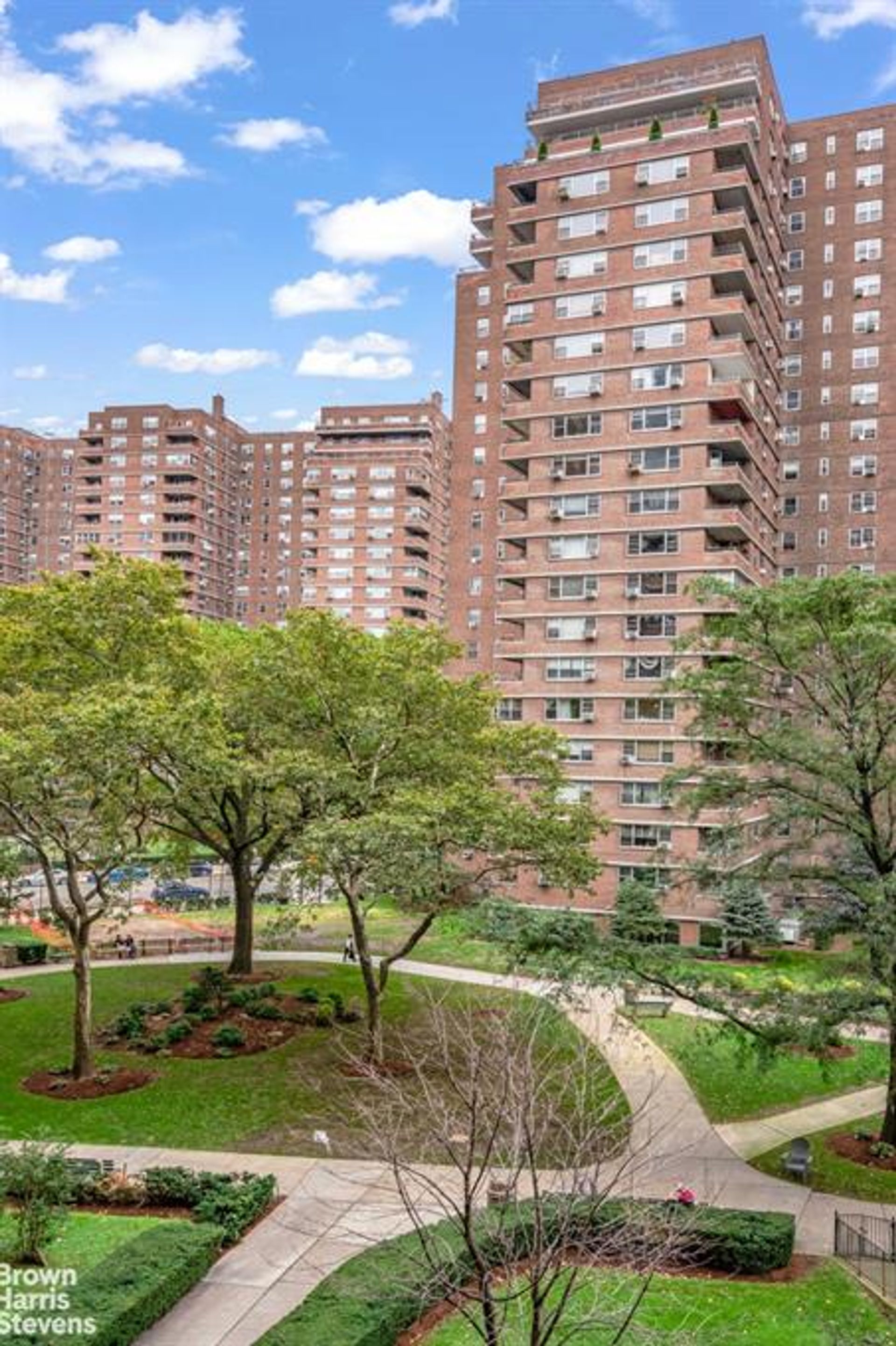 Condominium in New York, New York 10135429