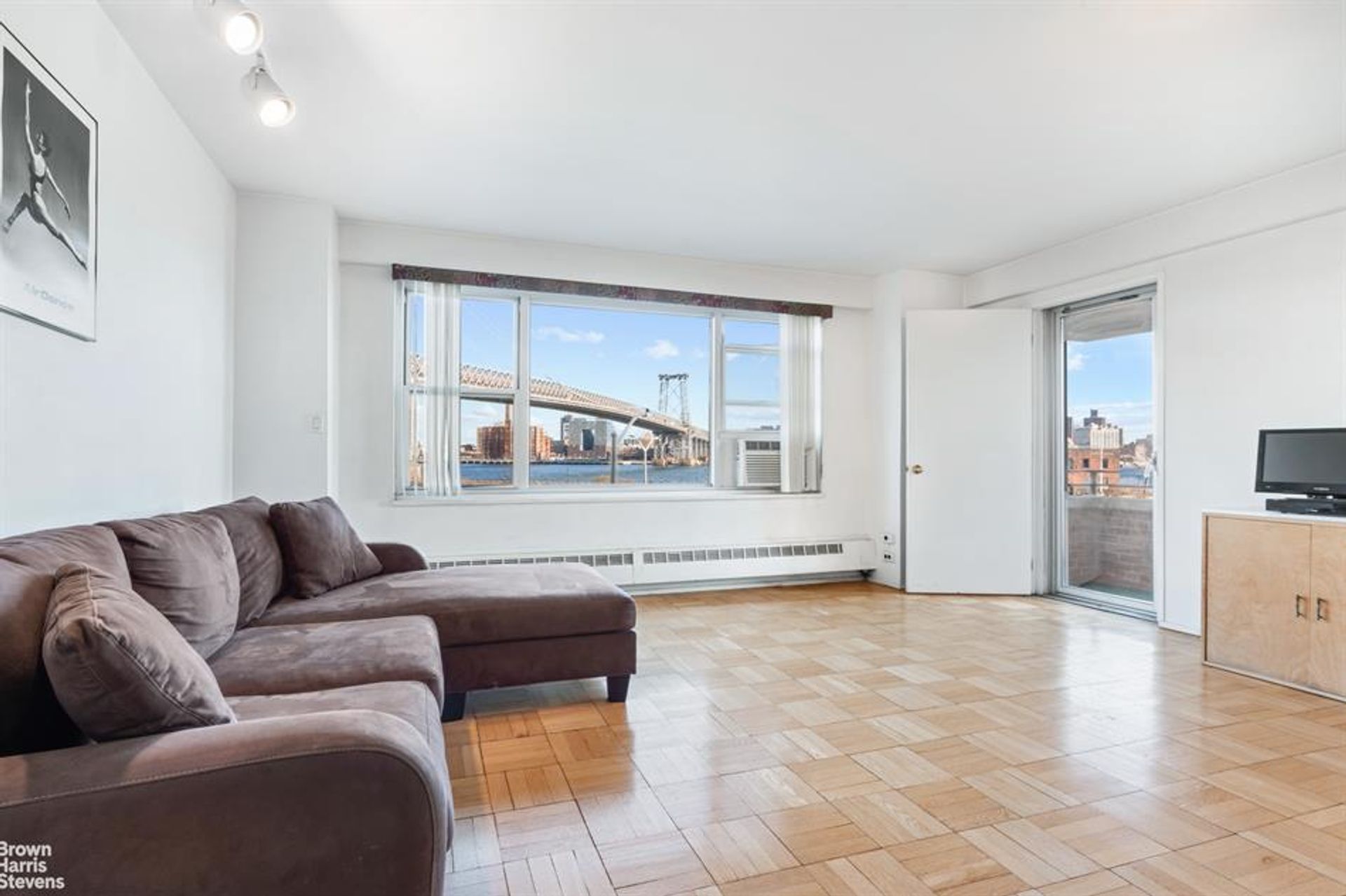 Condominium in New York, New York 10135434