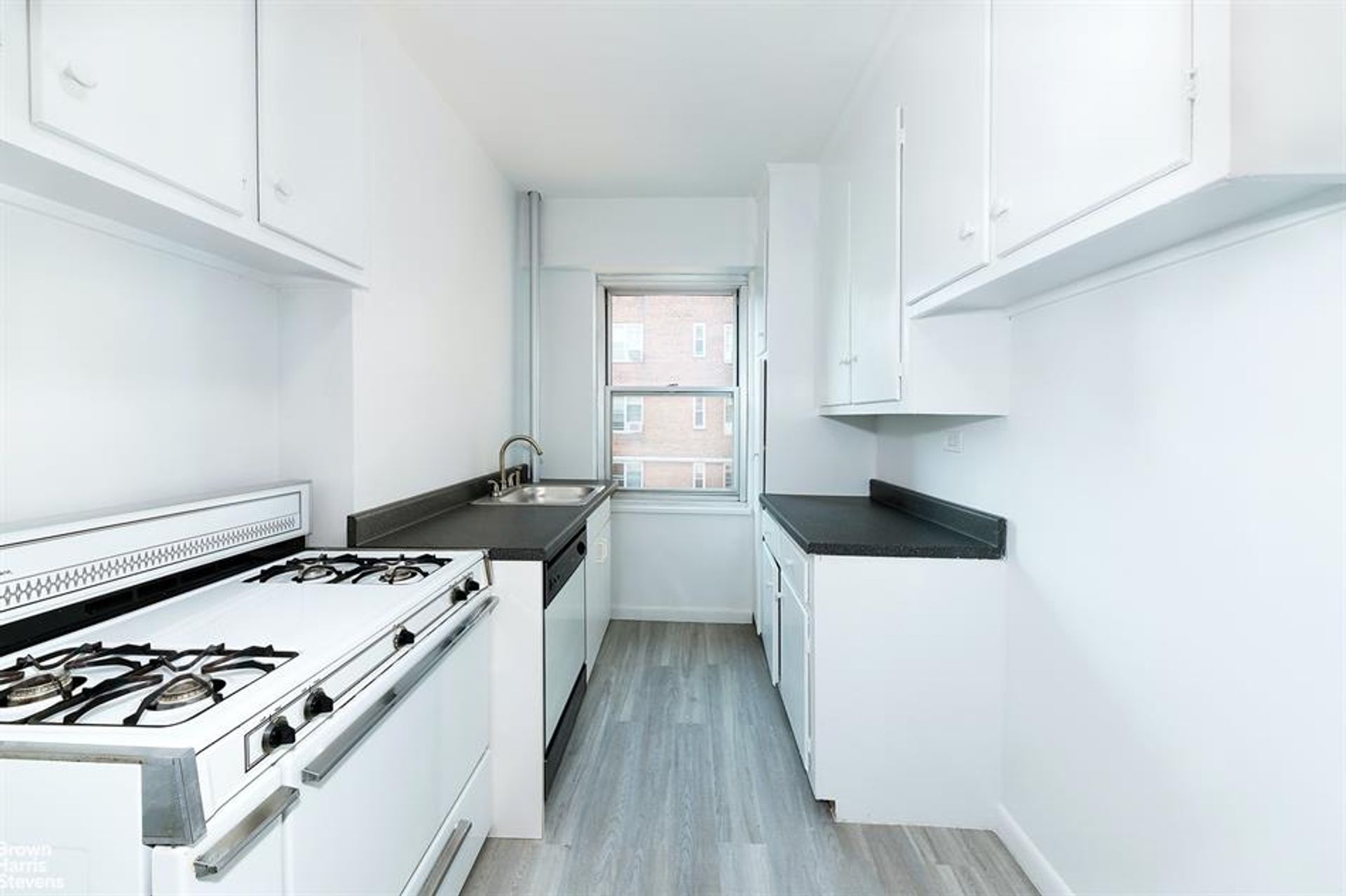 Condominium in New York, New York 10135437