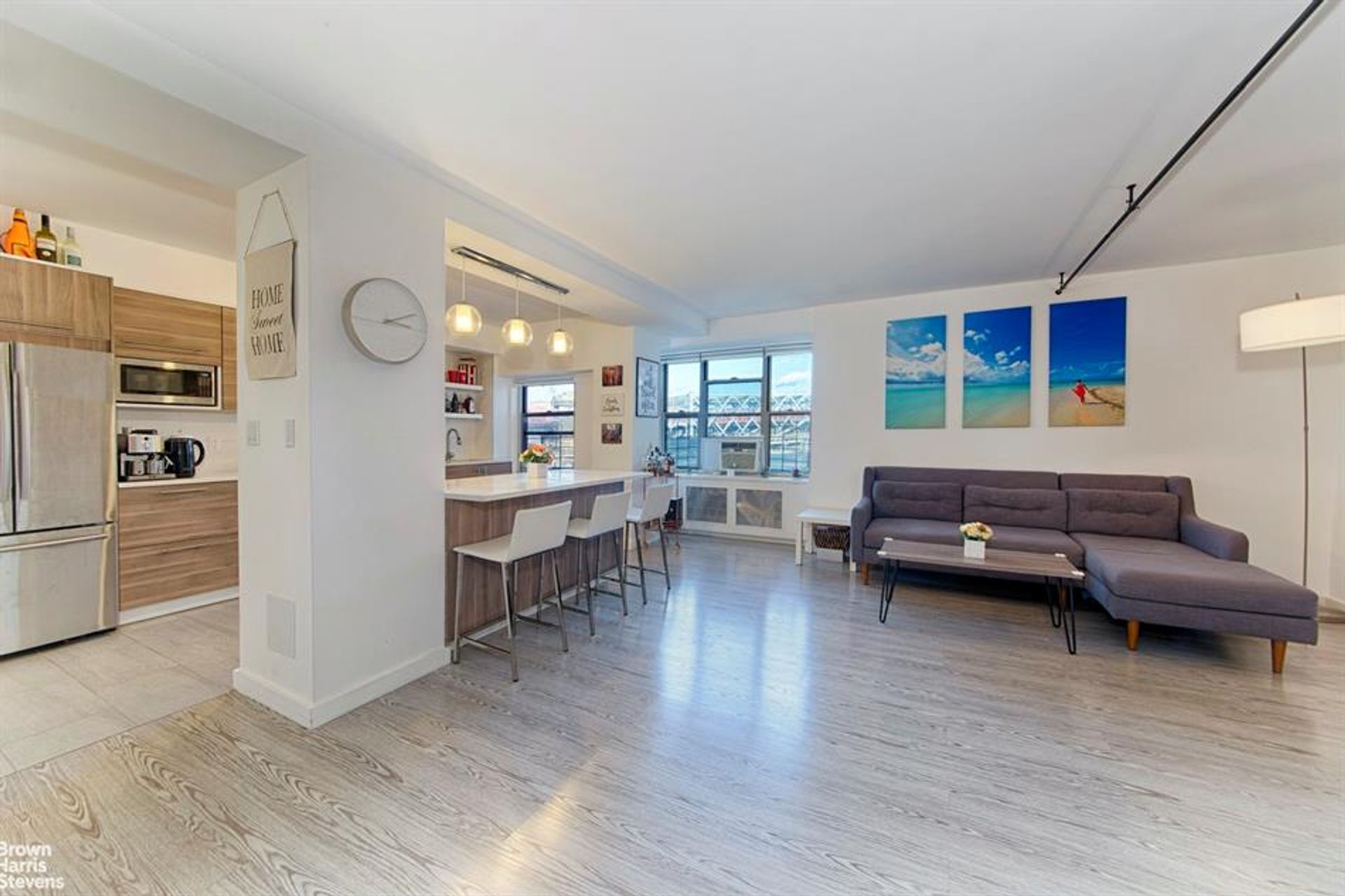 Condominium in New York, New York 10135439