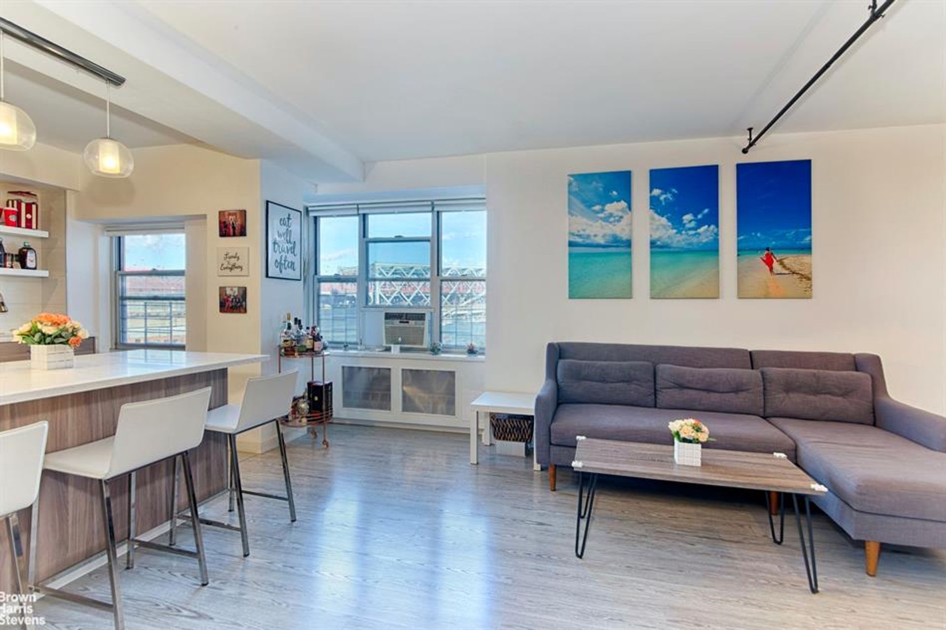 Condominium in New York, New York 10135439