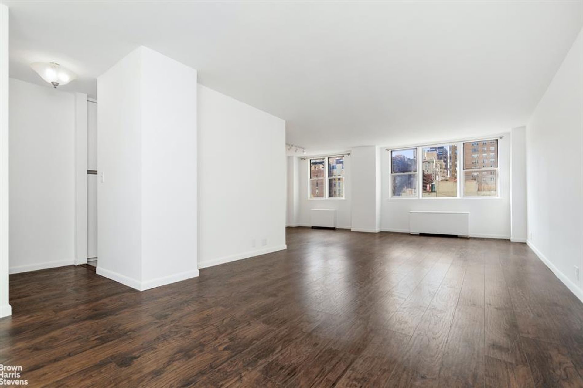 Condominium in Manhattan, New York 10135476