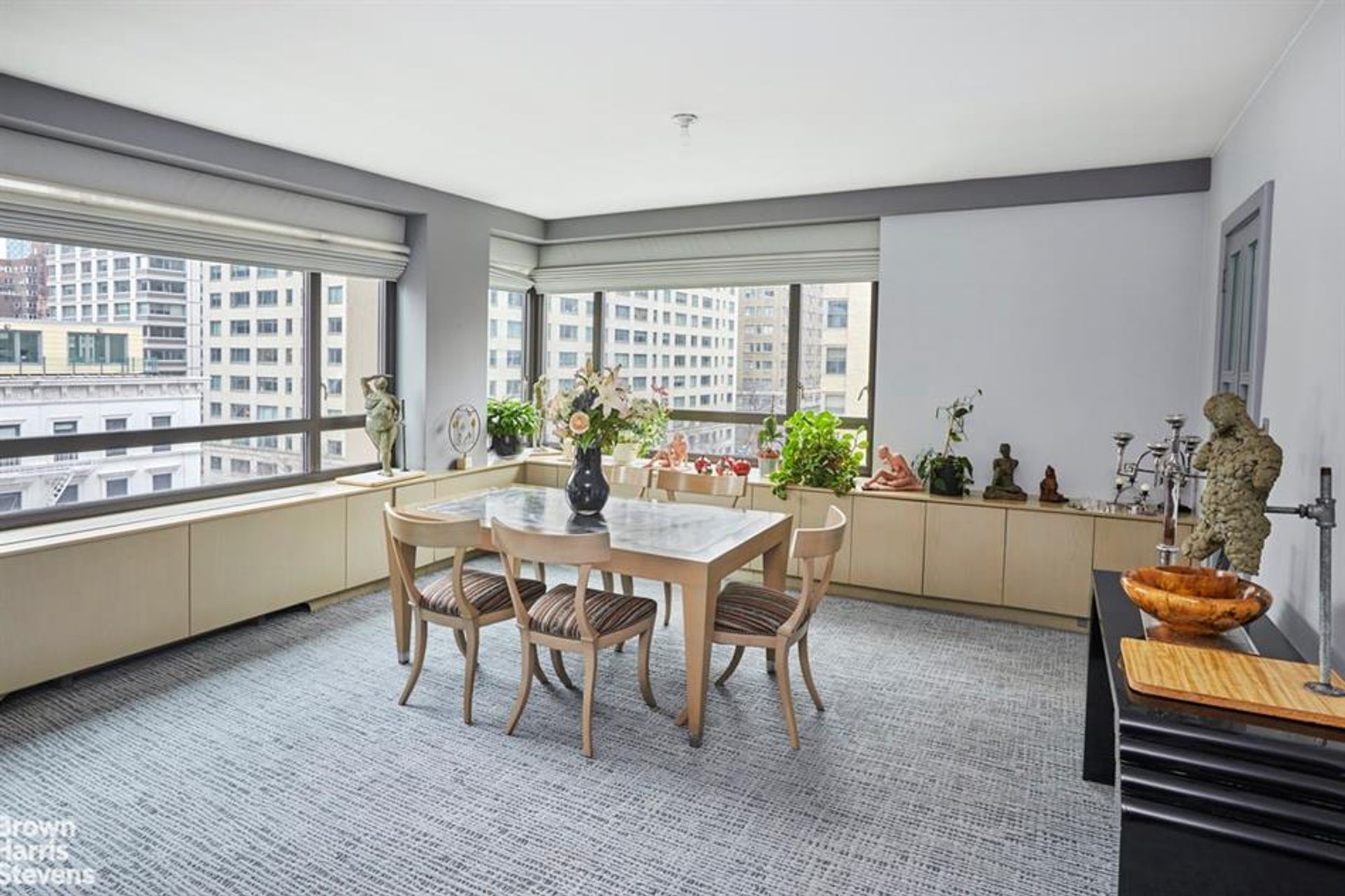 Condominium in New York, New York 10135608