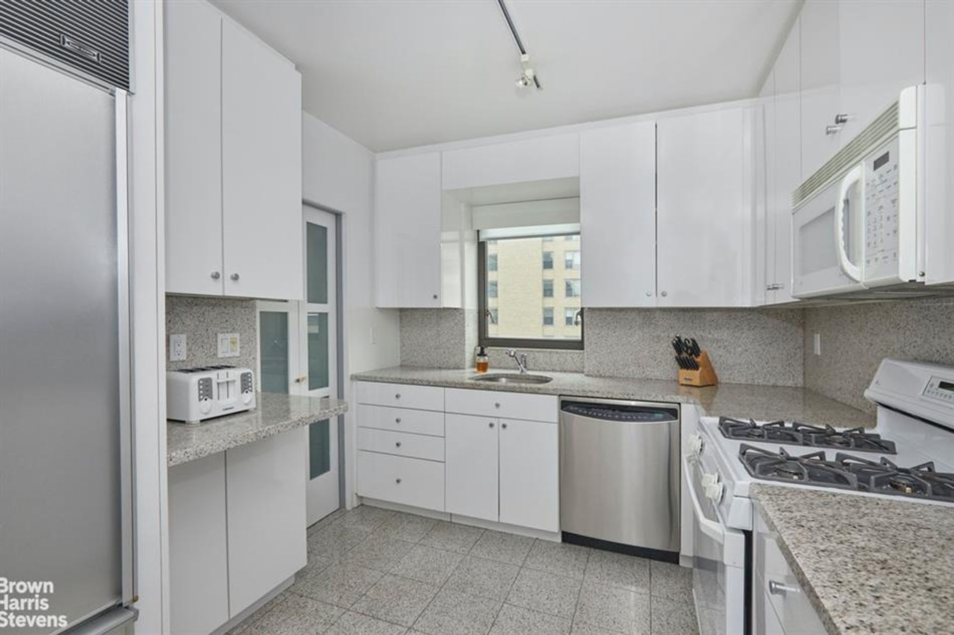 Condominium in New York, New York 10135608