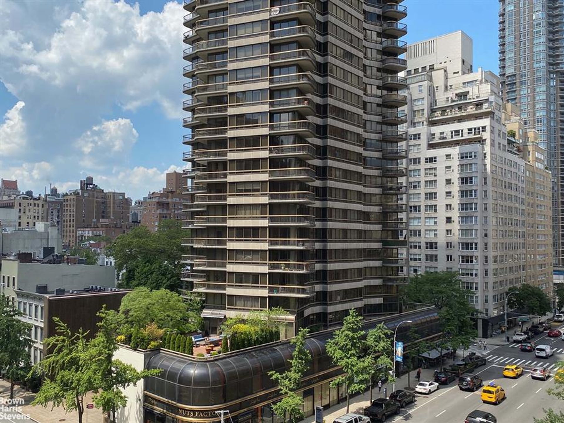 Condominium in New York, New York 10135616