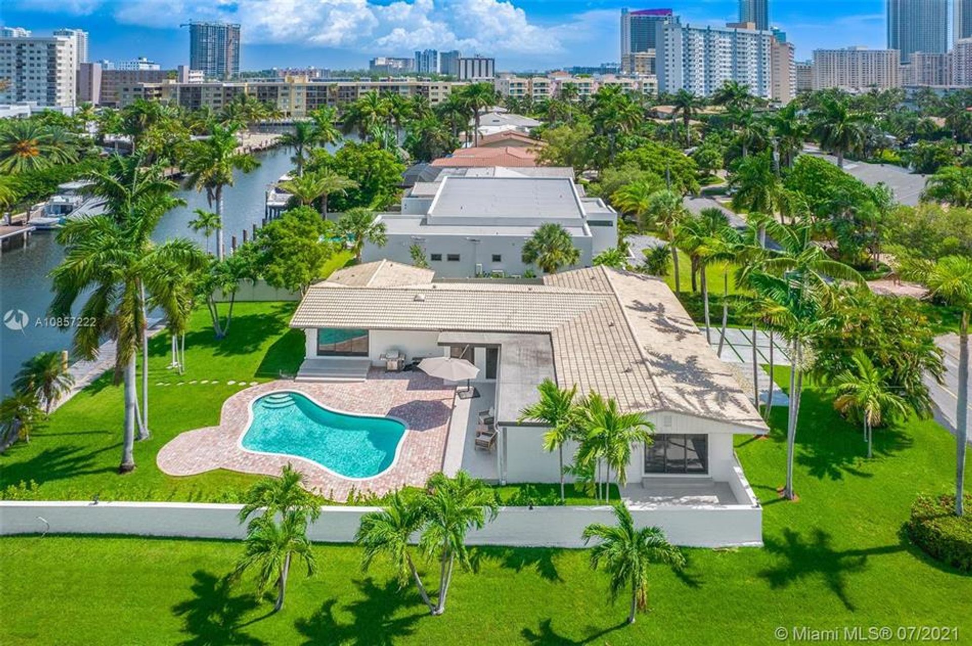 Condominio en playa Dorada, Florida 10135865