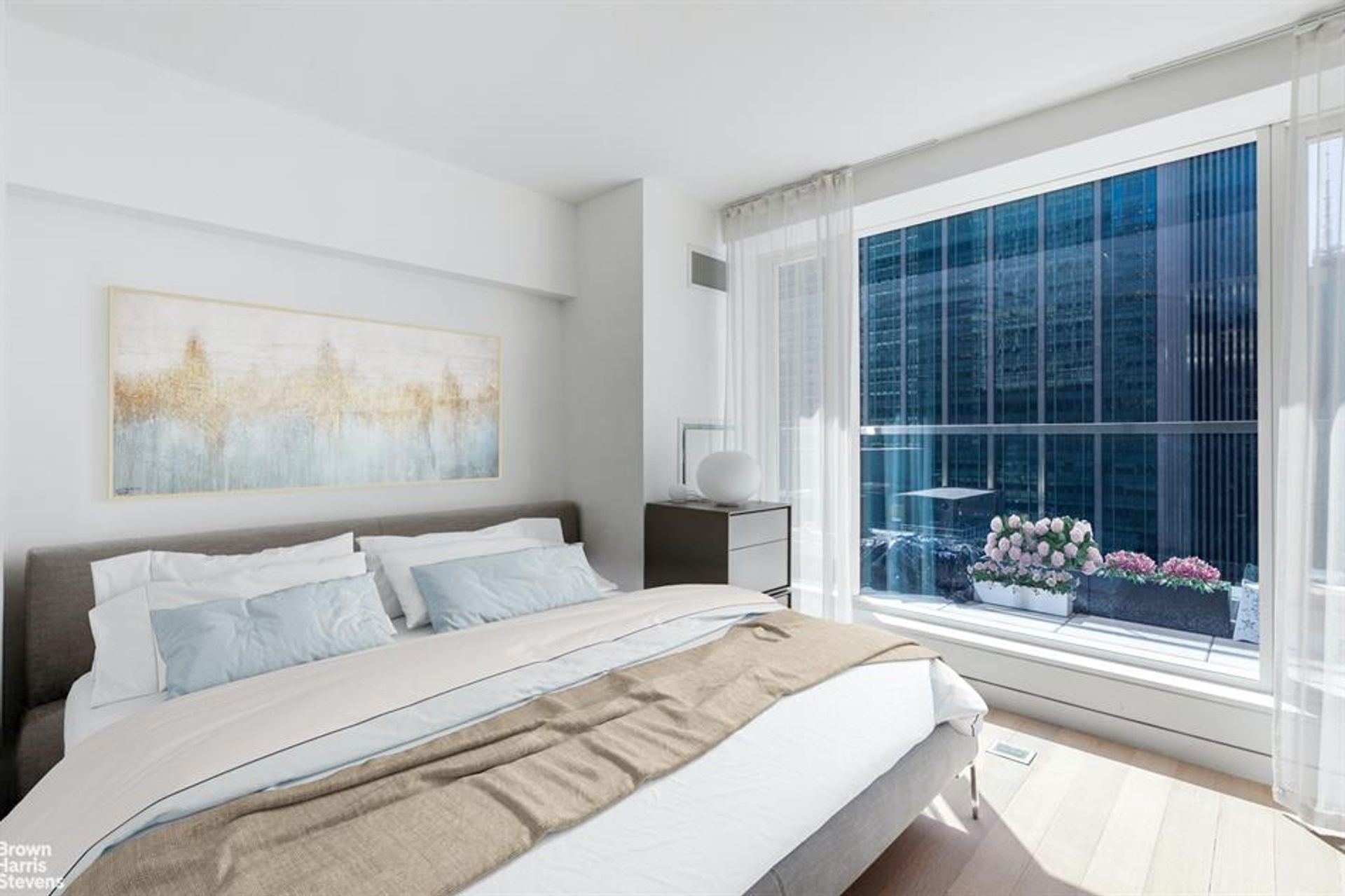 Condominium in New York, New York 10136067