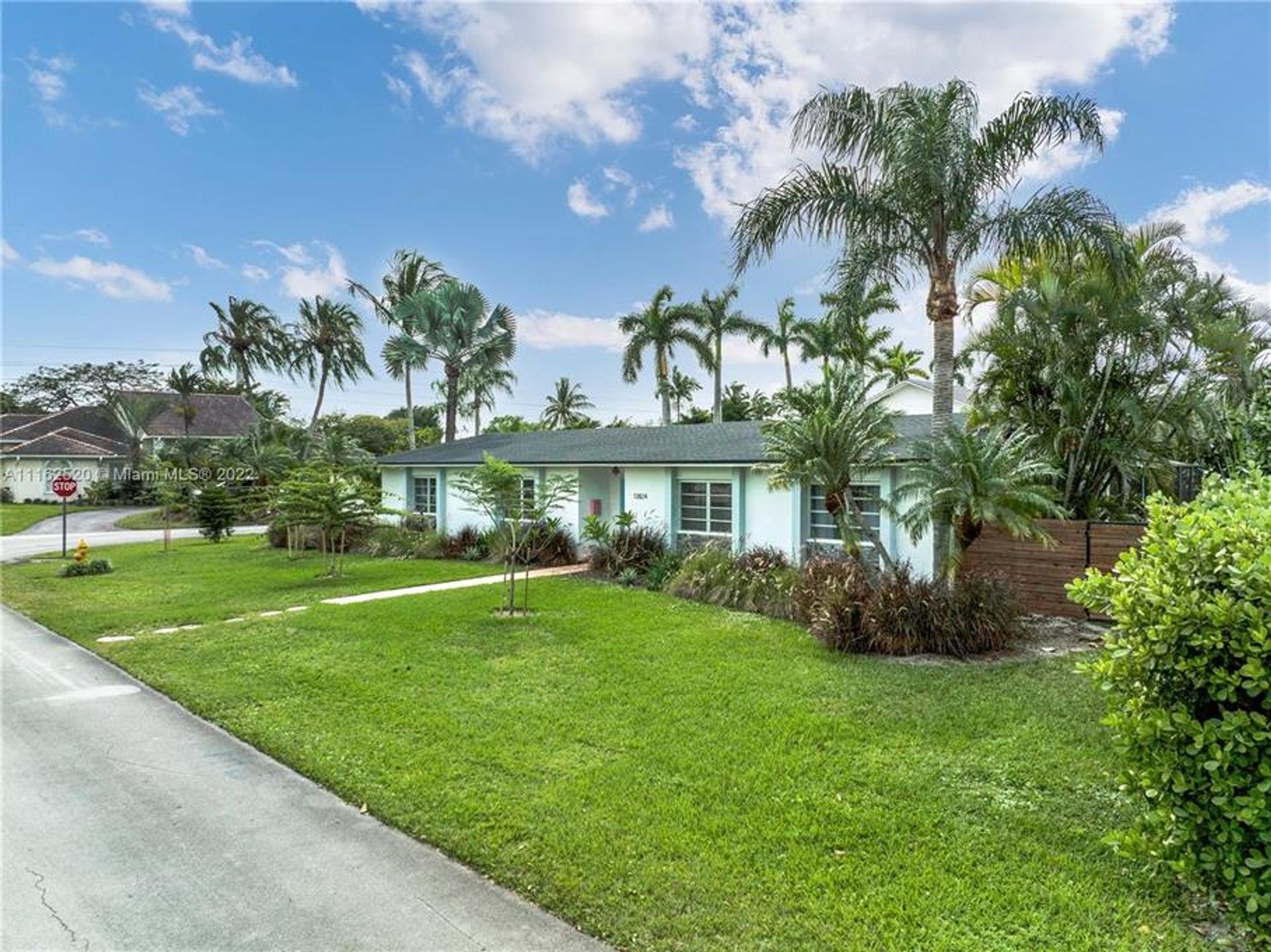 קוֹנדוֹמִינִיוֹן ב Palmetto Bay, Florida 10137587