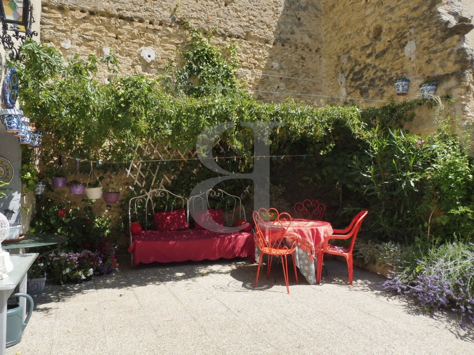 loger dans Sainte-Cécile-les-Vignes, Provence-Alpes-Côte d'Azur 10138096