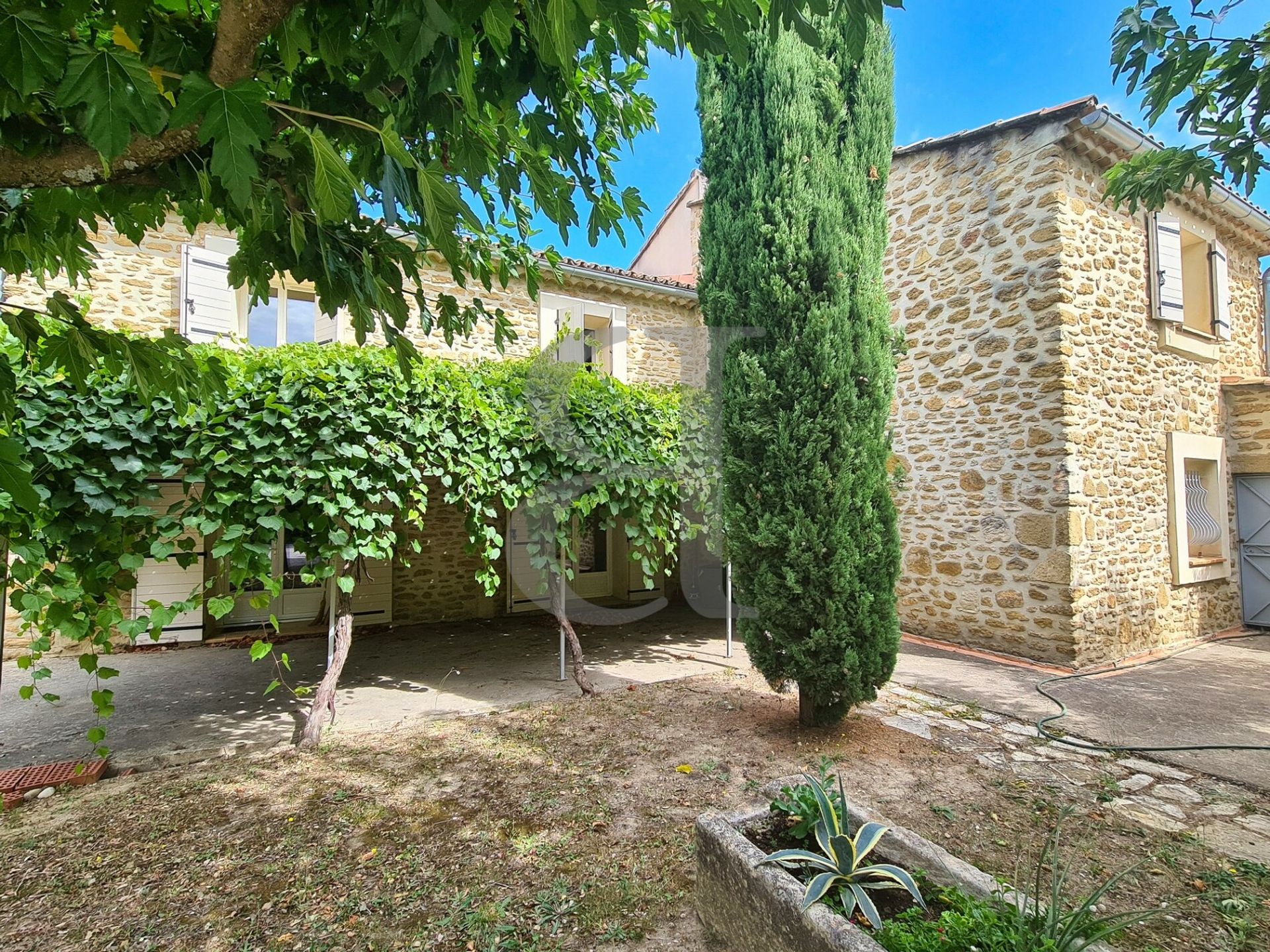 Будинок в Sainte-Cécile-les-Vignes, Provence-Alpes-Côte d'Azur 10138105