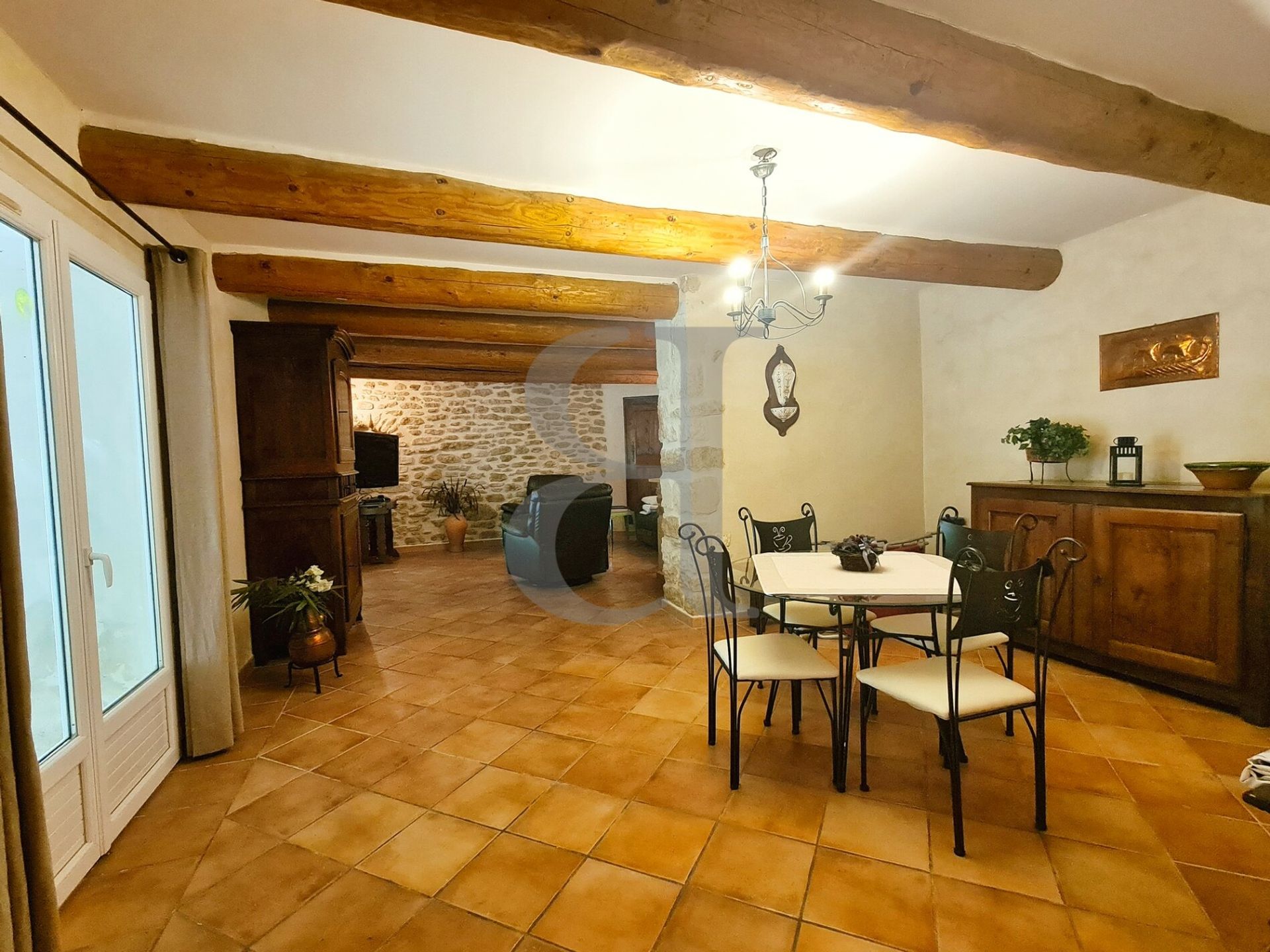 Hus i Sainte-Cécile-les-Vignes, Provence-Alpes-Côte d'Azur 10138105