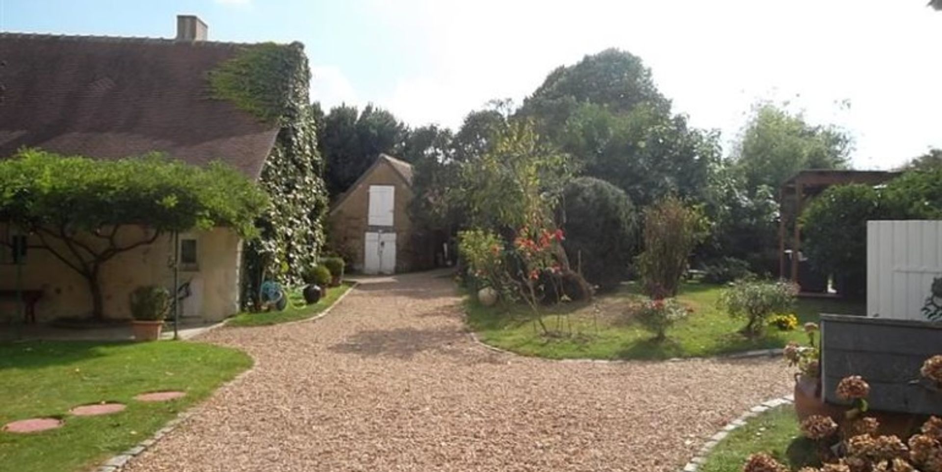 Huis in Château-la-Vallière, Centre-Val de Loire 10138143