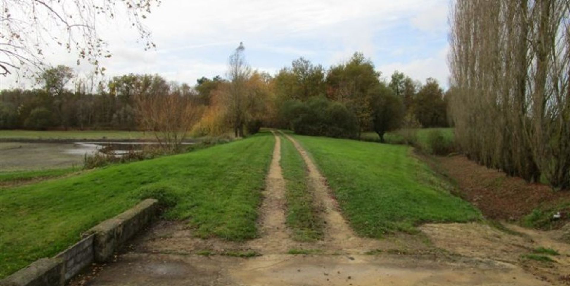 σπίτι σε Le Lude, Pays de la Loire 10138184