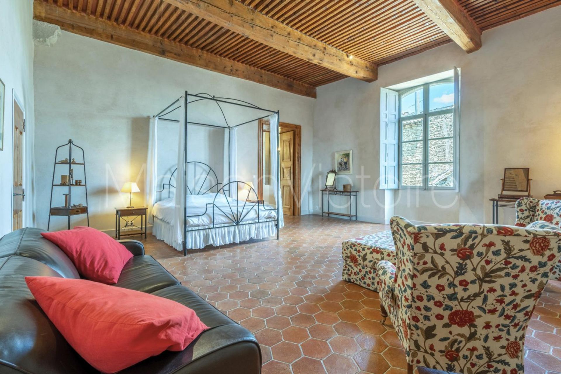 Будинок в Cabrières-d'Avignon, Provence-Alpes-Côte d'Azur 10138895