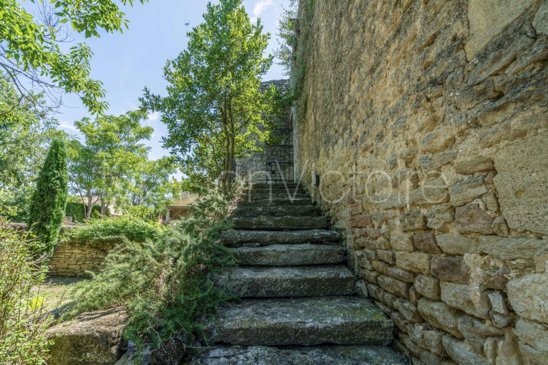 Dom w Cabrières-d'Avignon, Provence-Alpes-Côte d'Azur 10138895