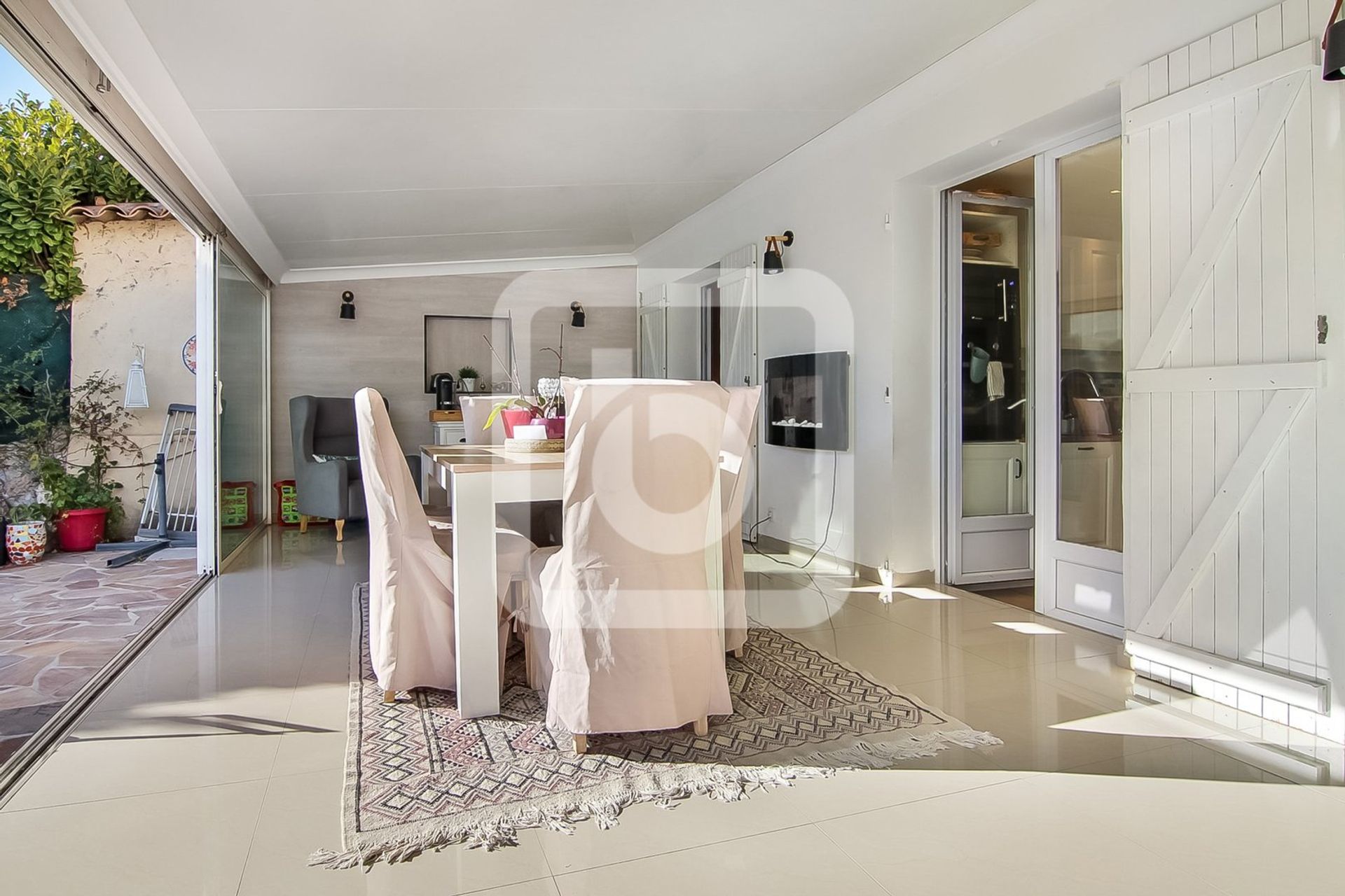 жилой дом в Mougins, Provence-Alpes-Côte d'Azur 10139093