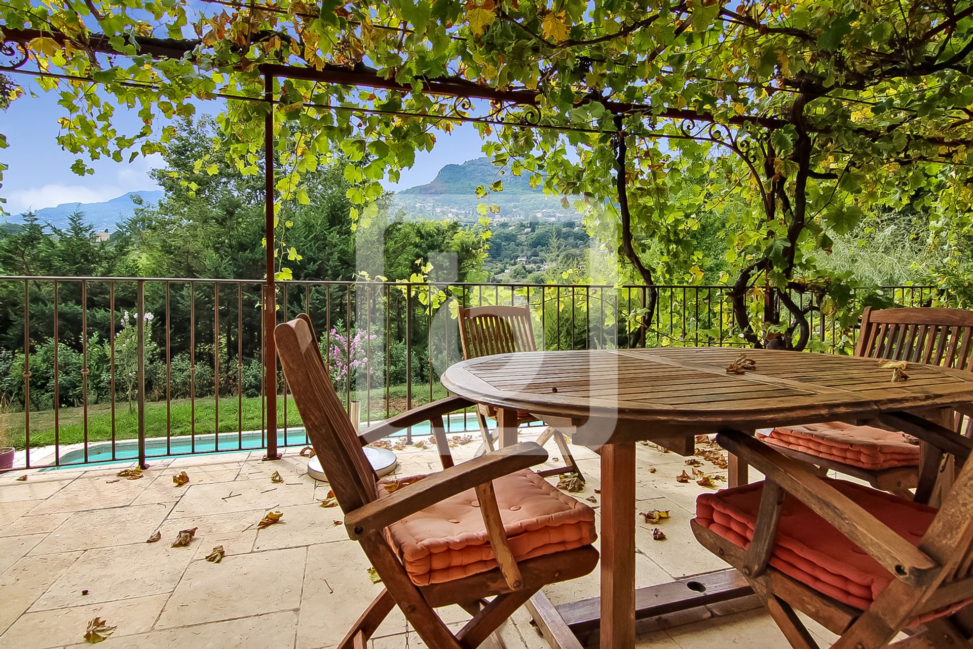 casa en Tourrettes-sur-Loup, Provence-Alpes-Côte d'Azur 10139099