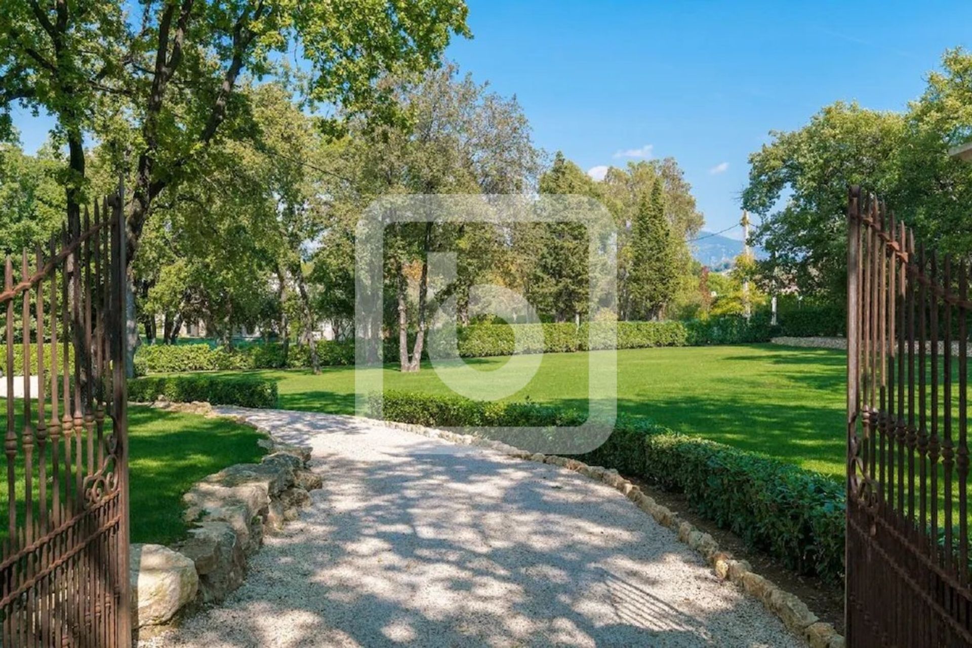 rumah dalam Châteauneuf, Provence-Alpes-Côte d'Azur 10139102