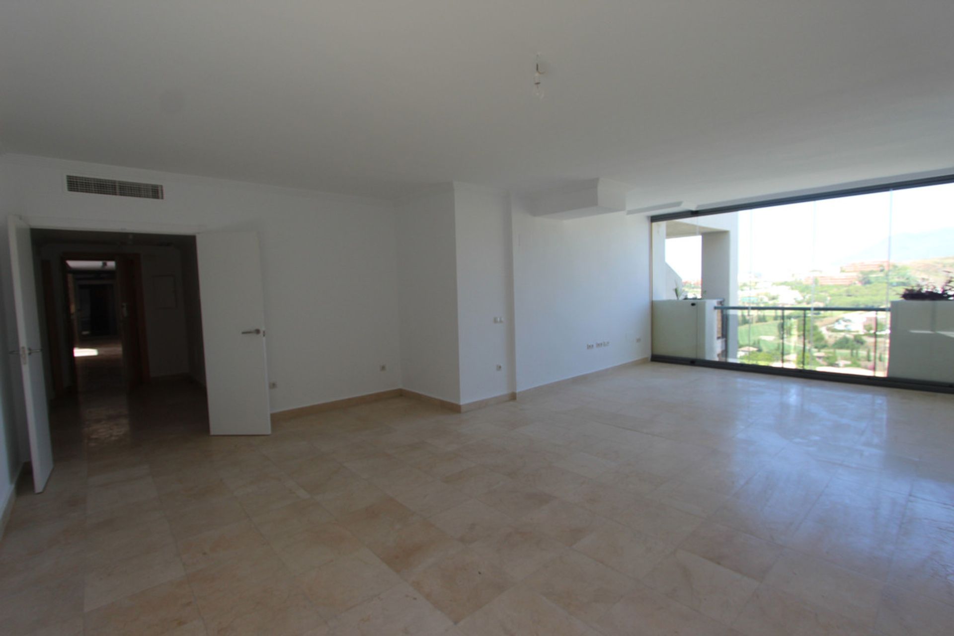 Condominium in Benahavís, Andalusia 10141495