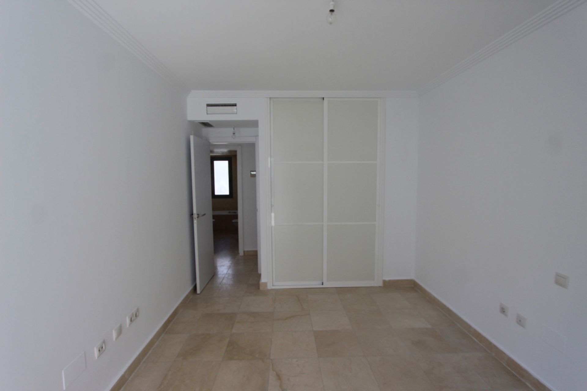 Condominium in Benahavís, Andalusia 10141495