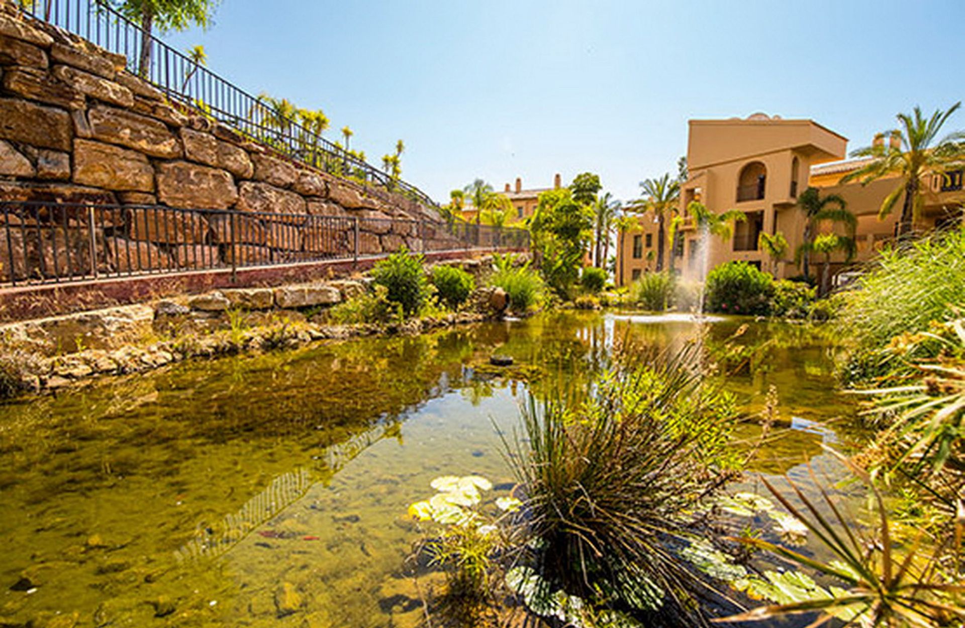 Condominium in Benahavís, Andalusia 10142808