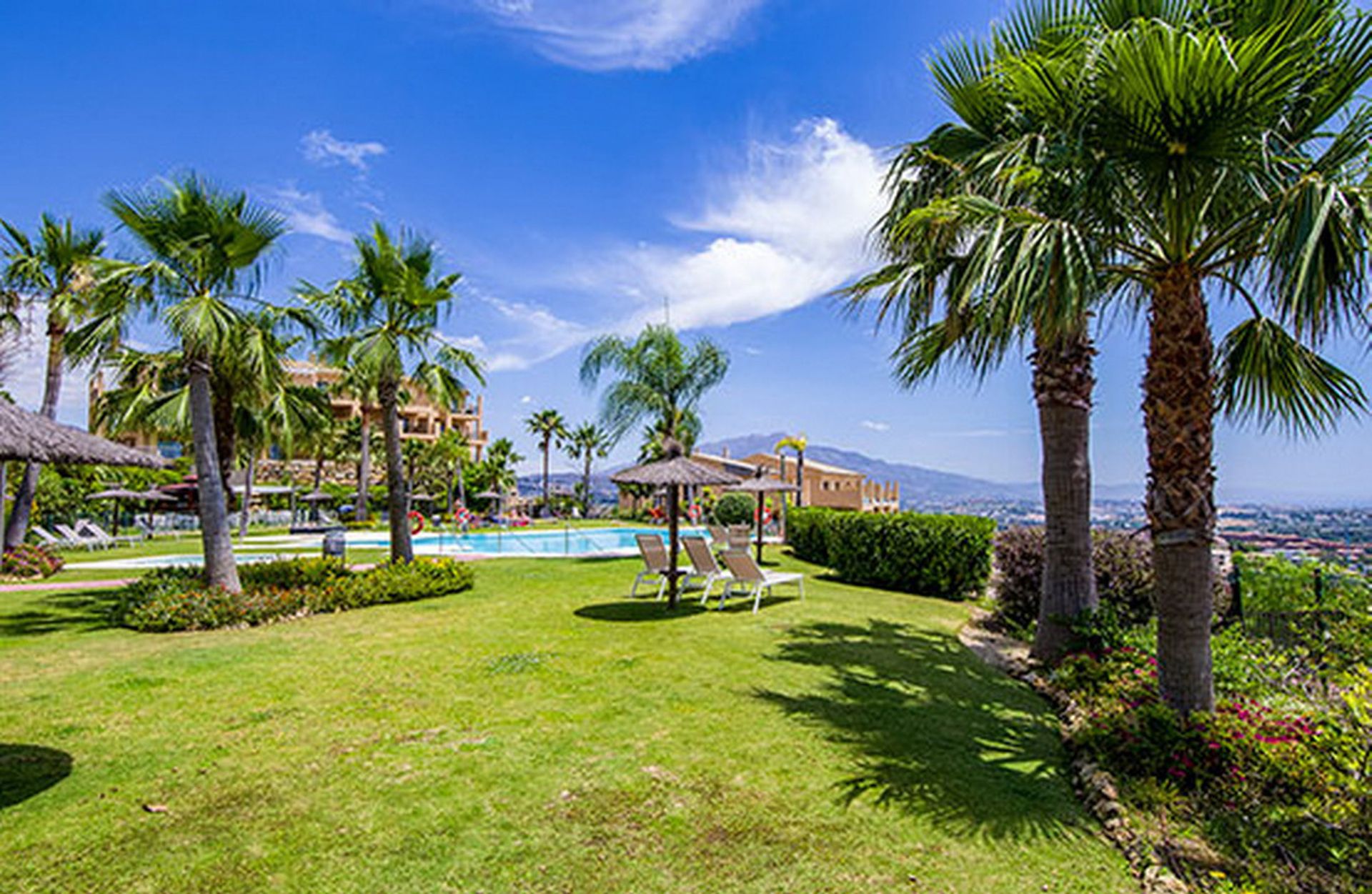 Condominium in Benahavis, Andalusia 10142808