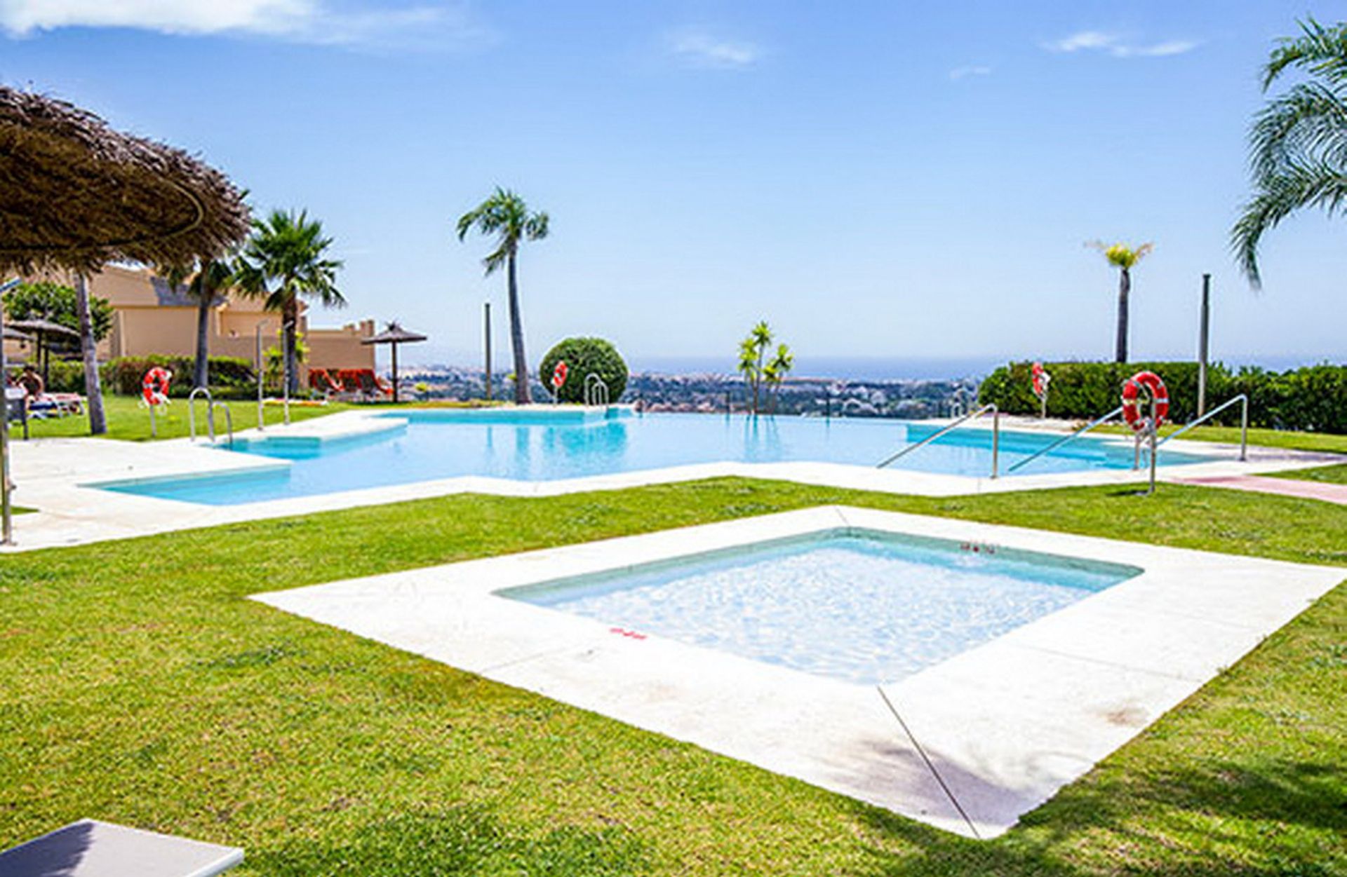 Condominium in Benahavis, Andalusia 10142808