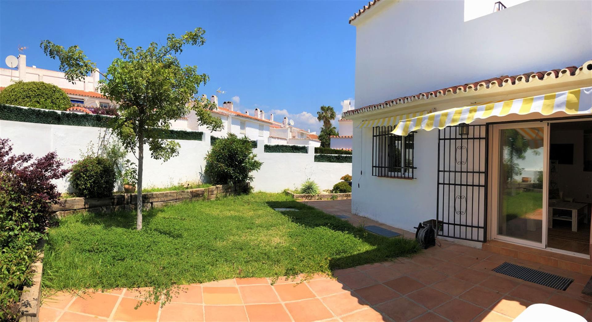 Будинок в La Atalaya, Andalucía 10143047