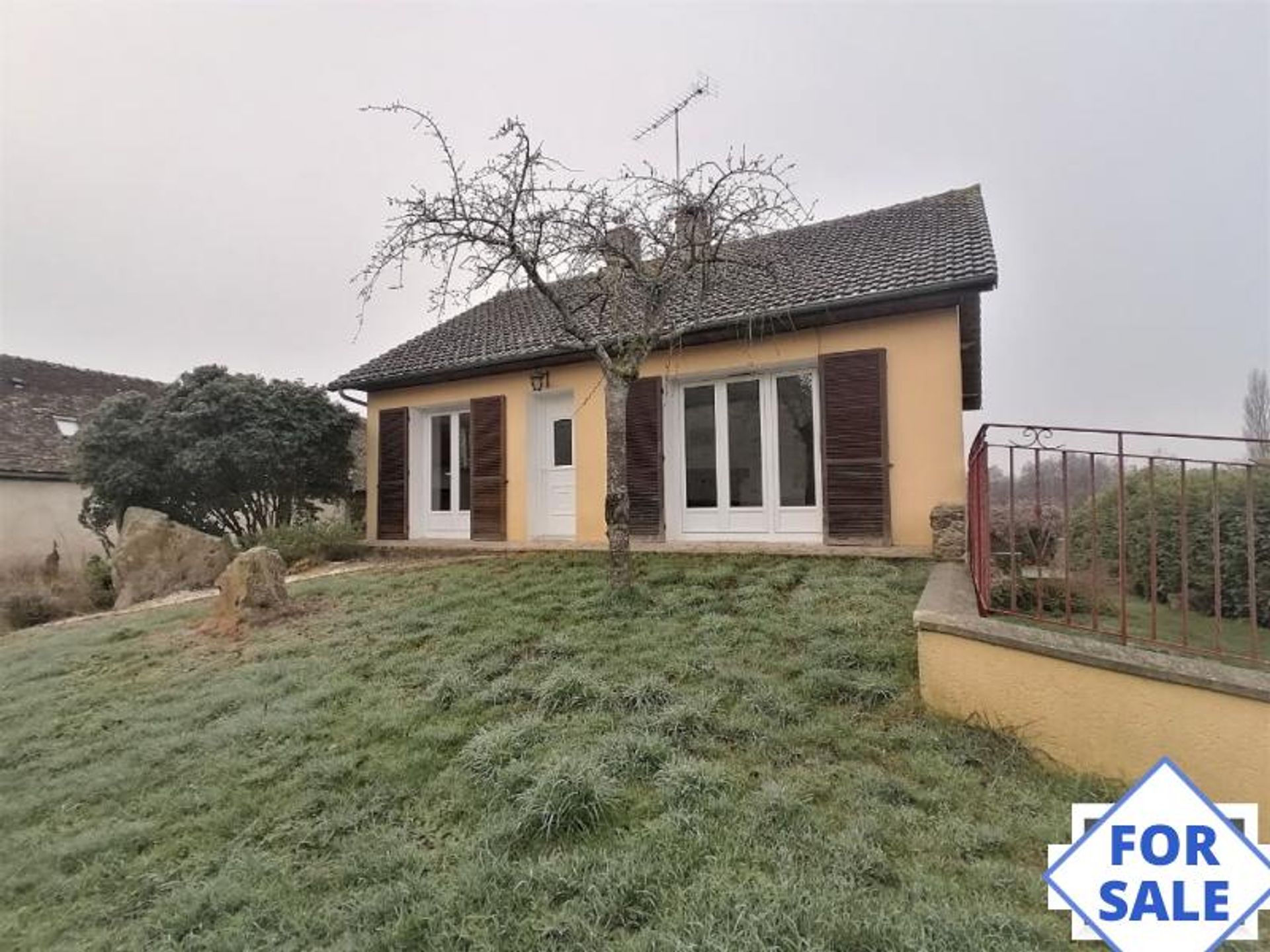 House in Saint-Georges-du-Rosay, Pays de la Loire 10144144