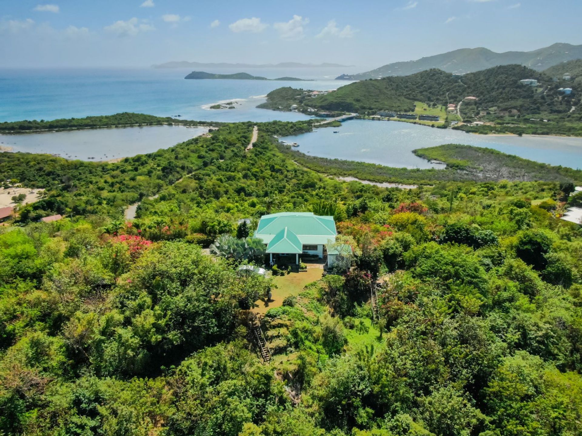 House in Coral Bay, Virgin Islands 10144355