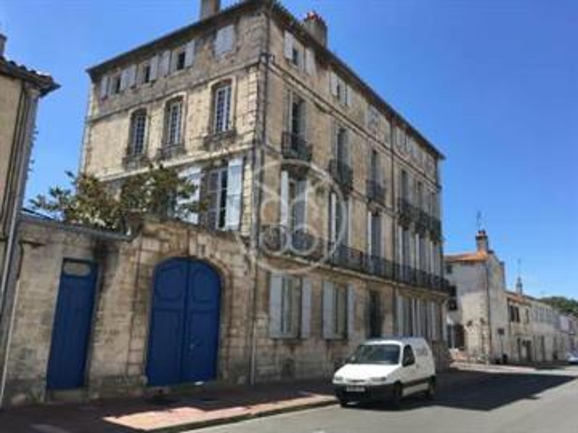 Condominium in Rochefort, Nouvelle-Aquitaine 10145668