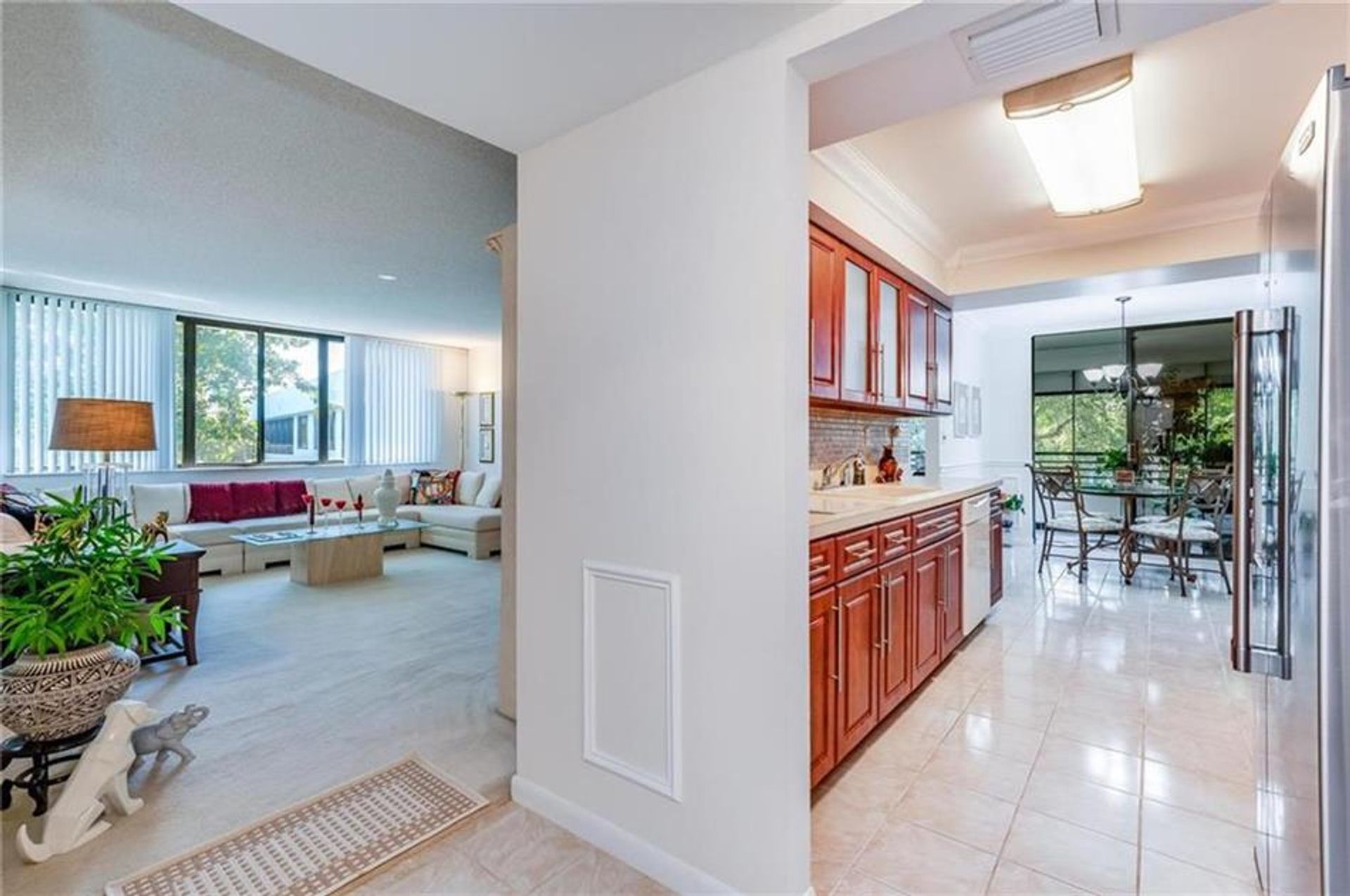 Condominium in Hollywood, Florida 10146103