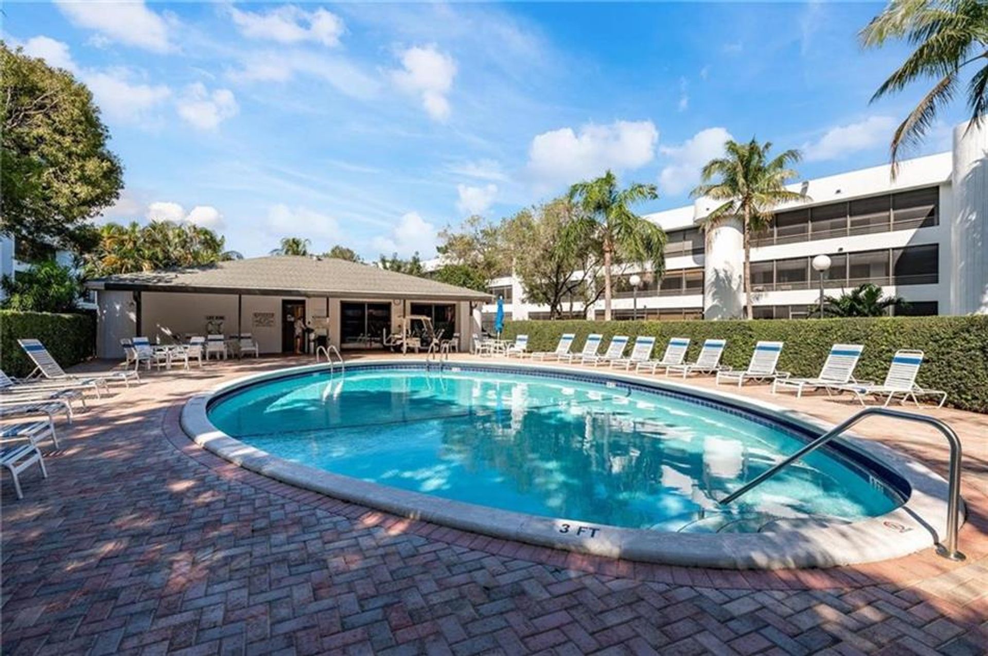 Condominium in Hollywood, Florida 10146103