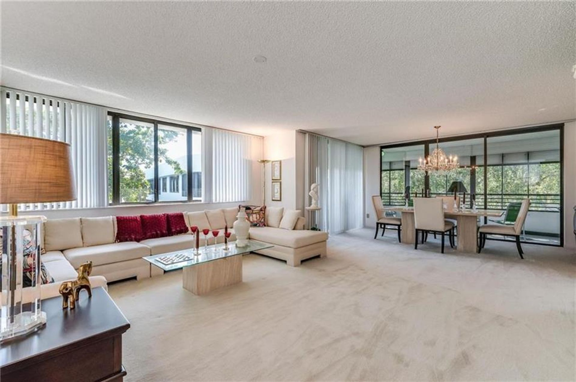 Condominium in Hollywood, Florida 10146103