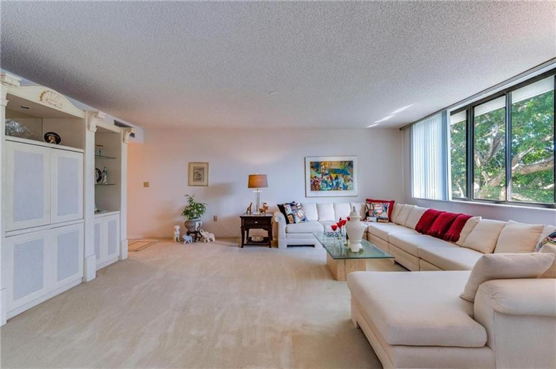 Condominium in Hollywood, Florida 10146103