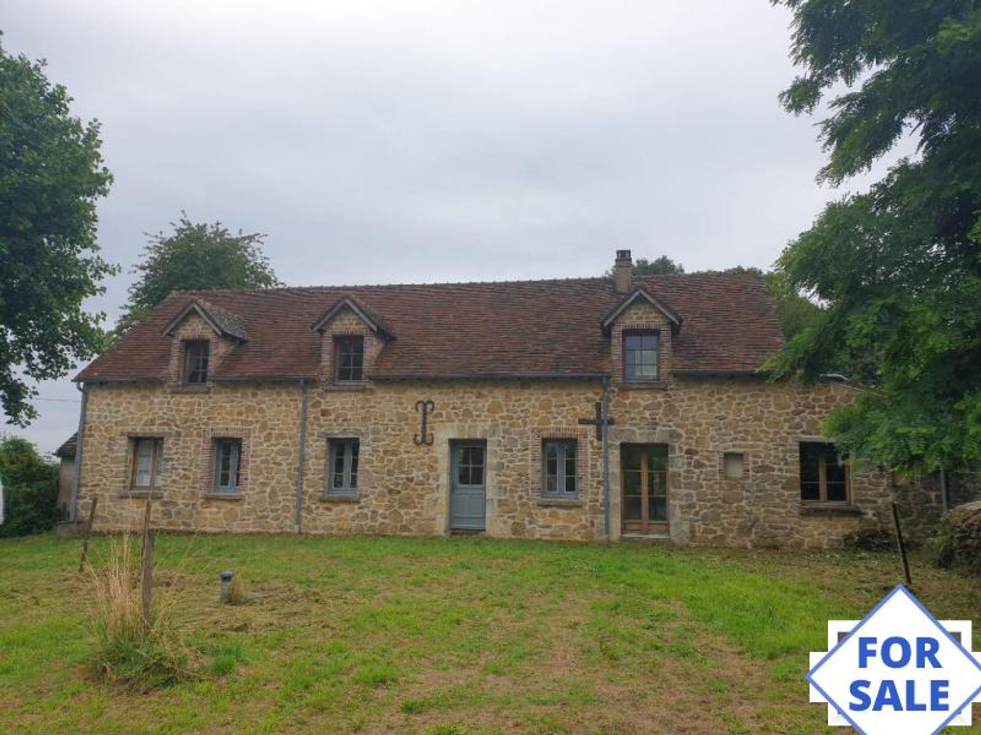 casa en Saint-Hilaire-le-Châtel, Normandy 10146196