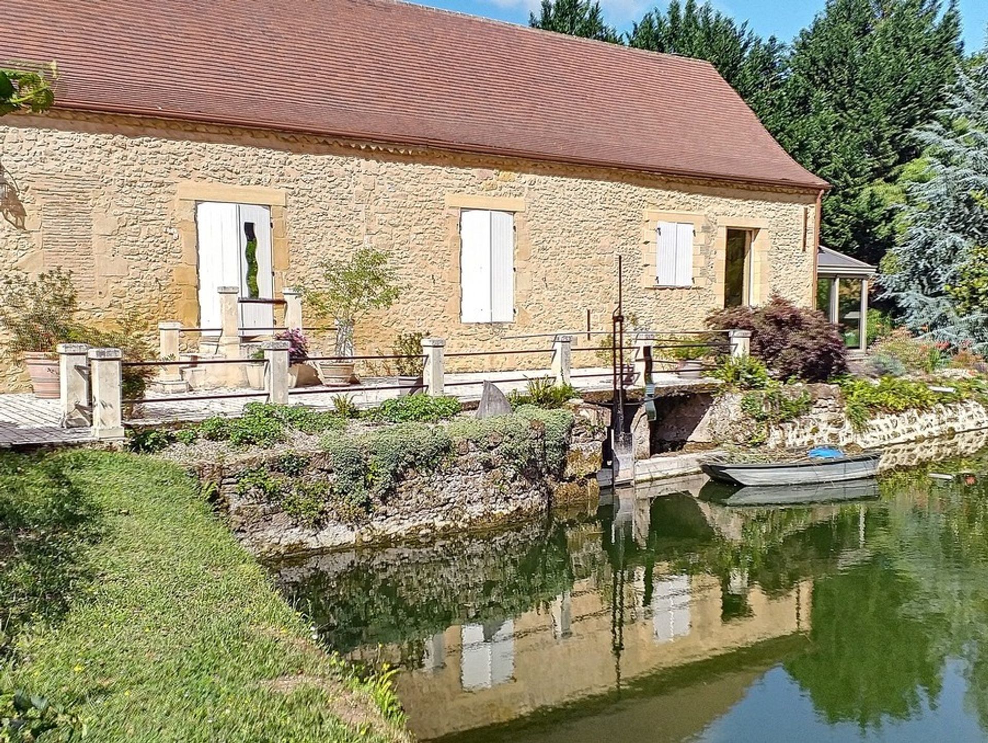 Huis in Le Coux, Nouvelle-Aquitaine 10146317