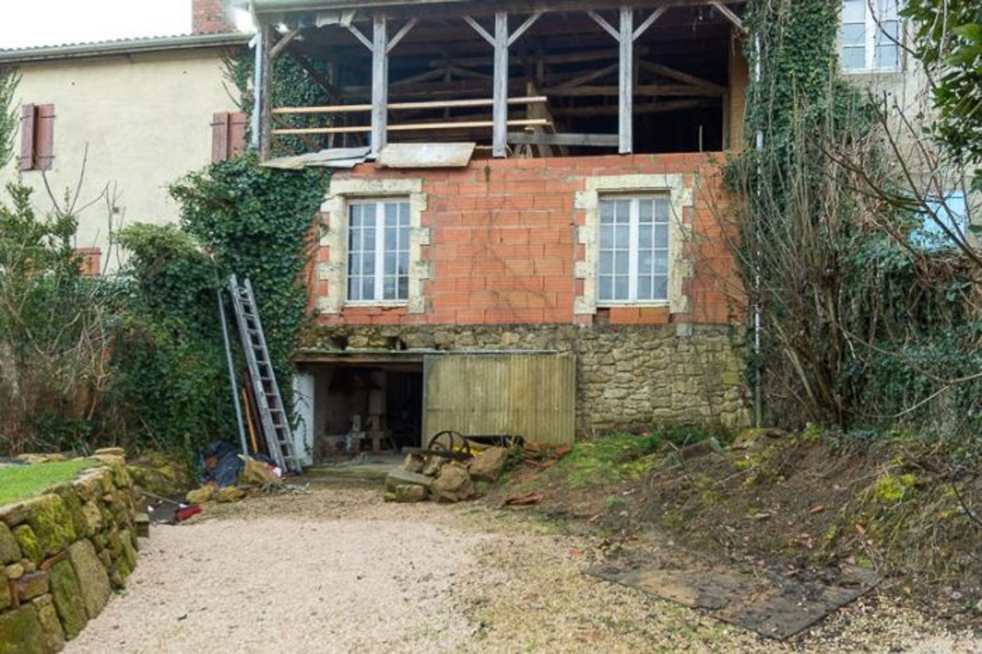 Hus i Bassoues, Occitanie 10146655