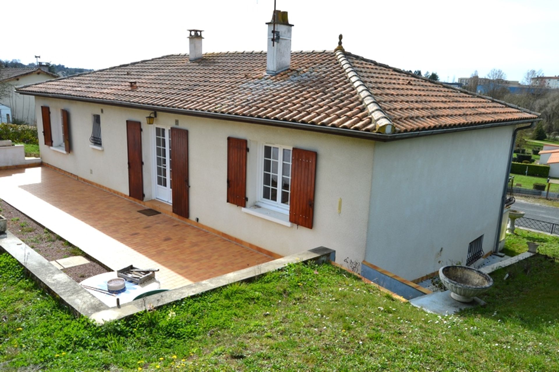 Rumah di Ruffec, Nouvelle-Aquitaine 10146837