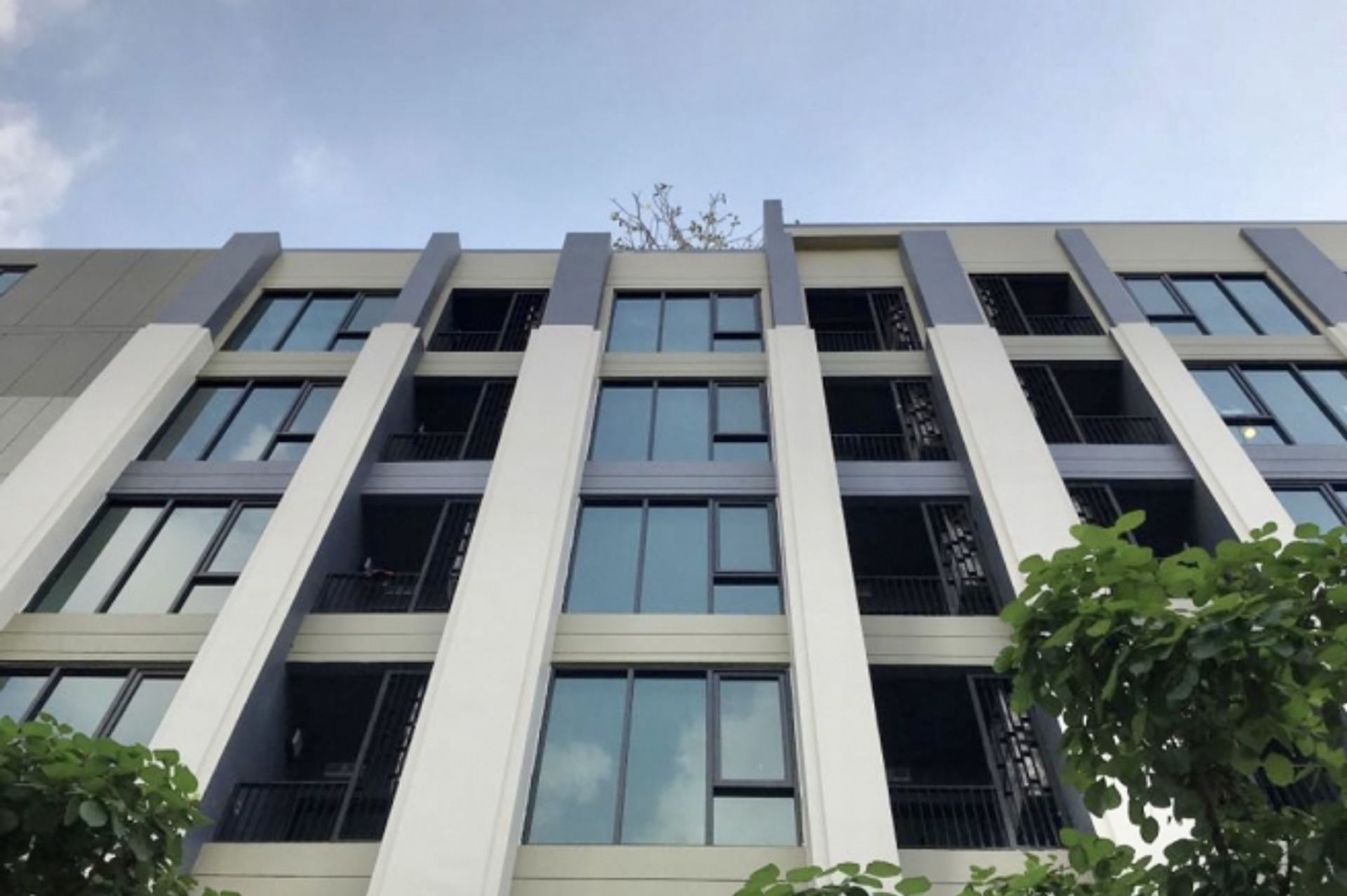 Condominio nel Divieto di Khlong Samrong, Samut Prakan 10146952