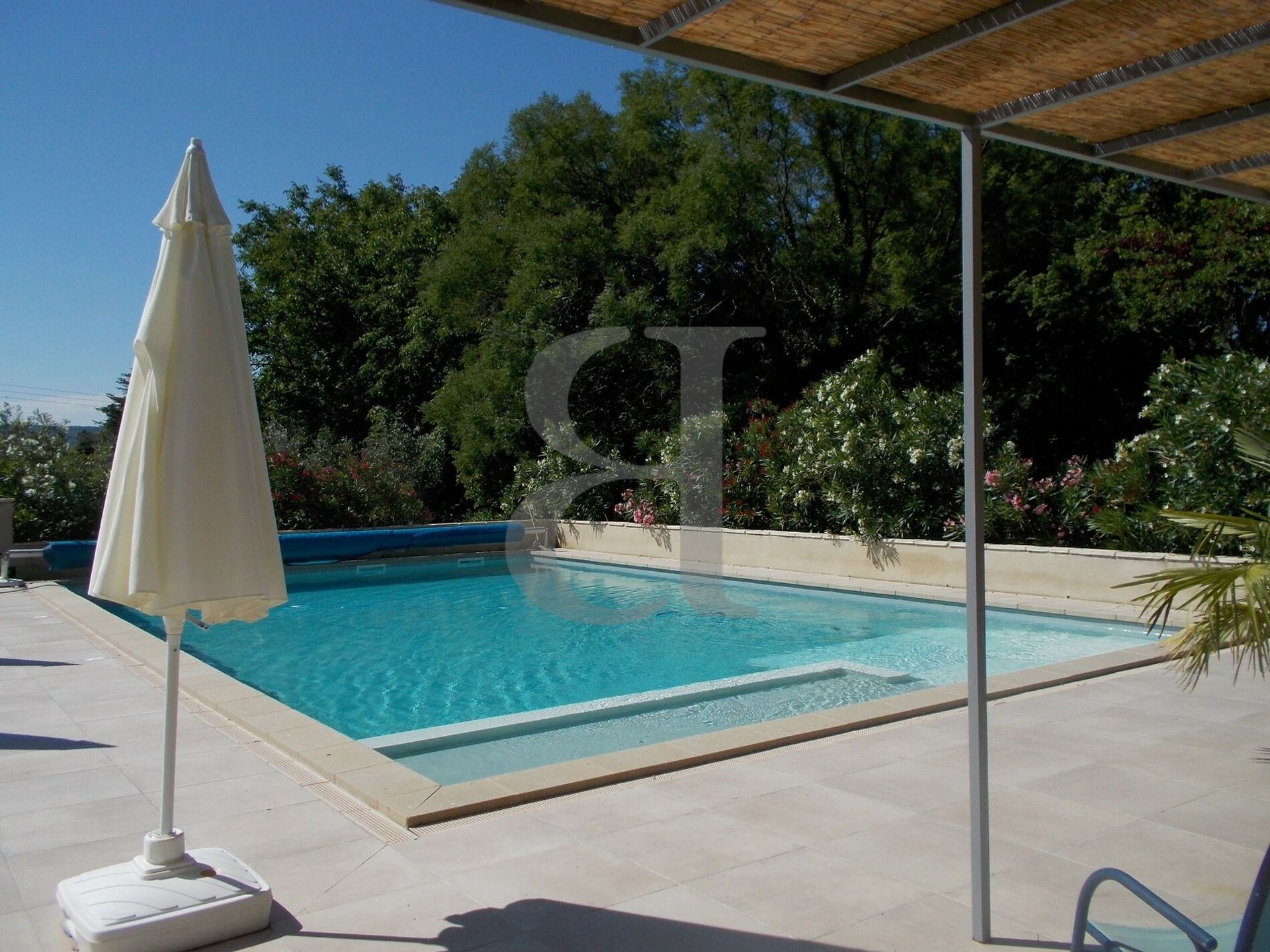 Кондоминиум в Valreas, Provence-Alpes-Cote d'Azur 10147030