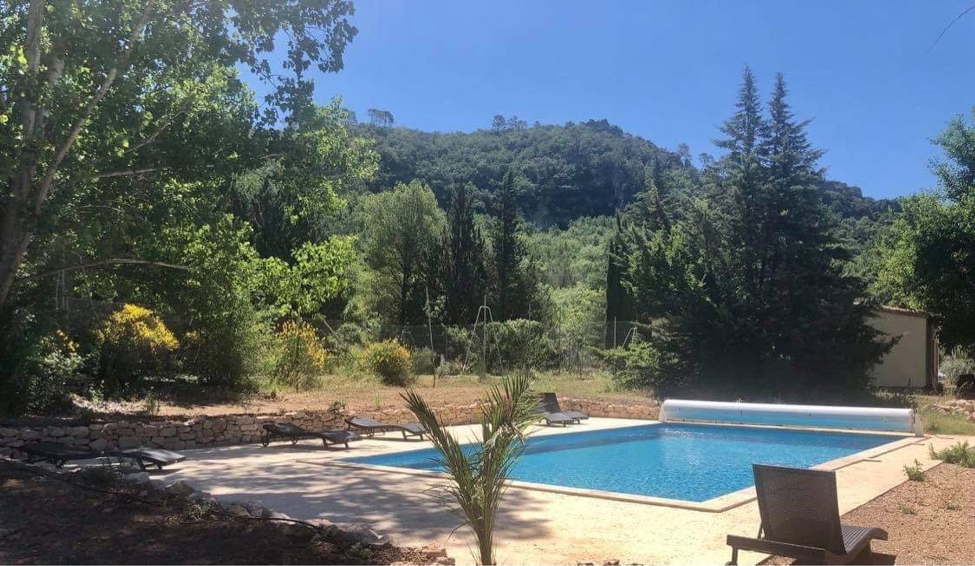 بيت في Chateauvert, Provence-Alpes-Cote d'Azur 10147134