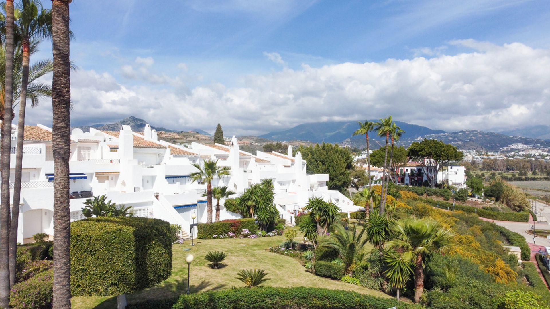 Condominium in San Pedro de Alcántara, Andalusië 10148471