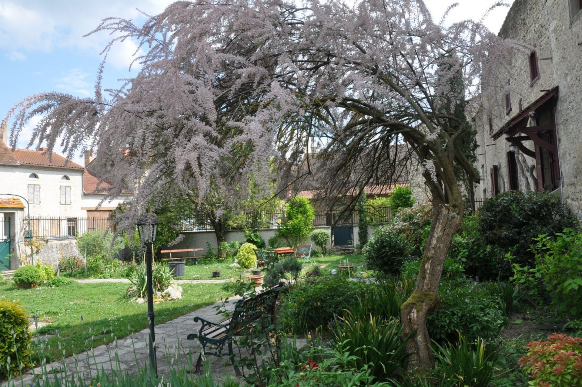 Annen i Charroux, Auvergne-Rhône-Alpes 10148945