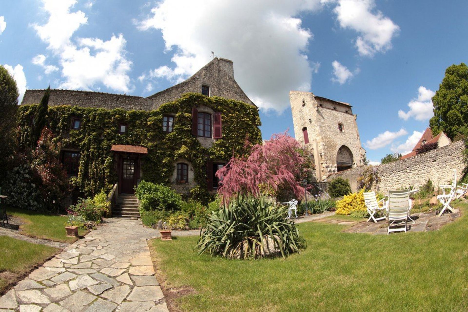 Annen i Charroux, Auvergne-Rhône-Alpes 10148945