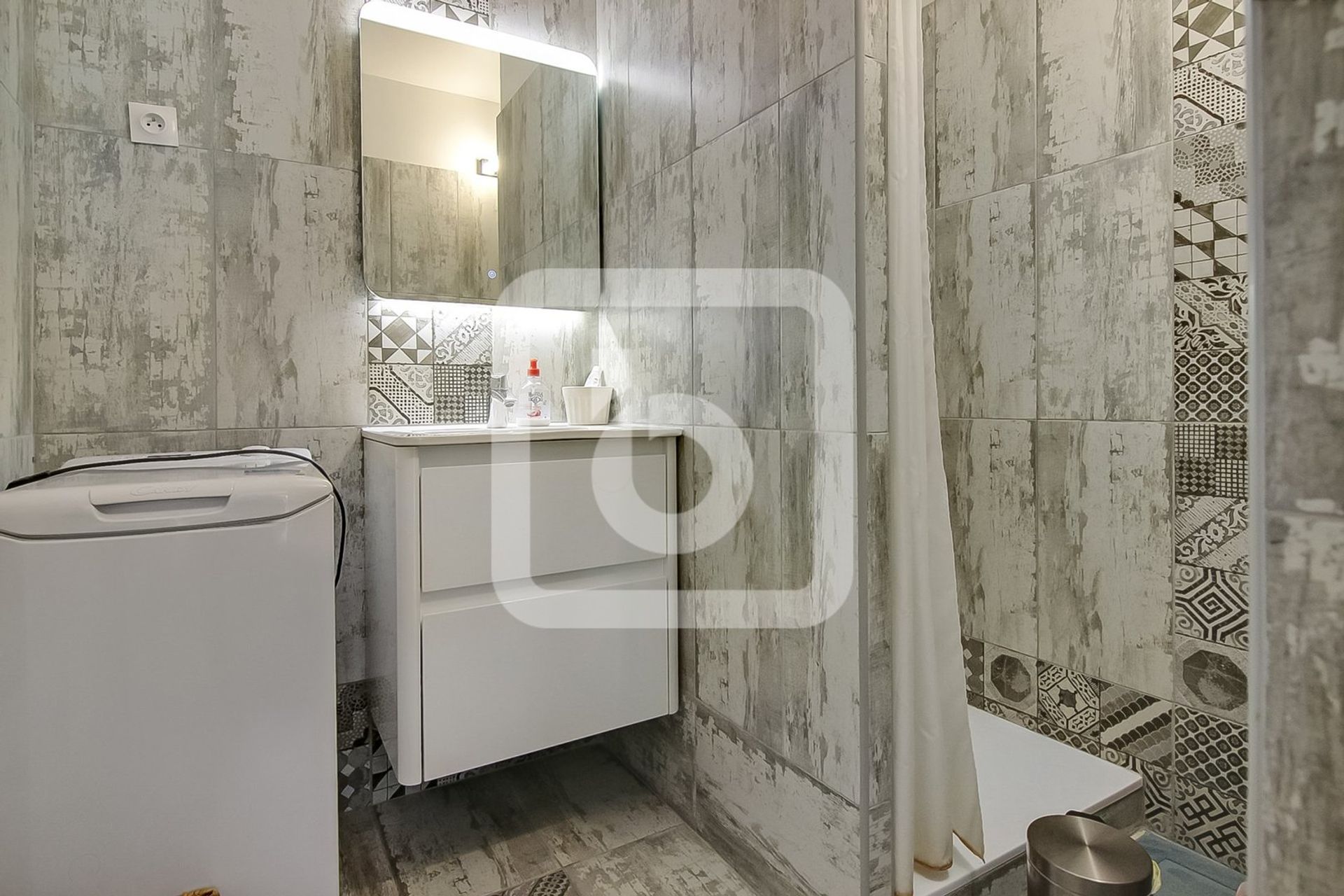 Condominium in Antibes, Provence-Alpes-Côte d'Azur 10149196