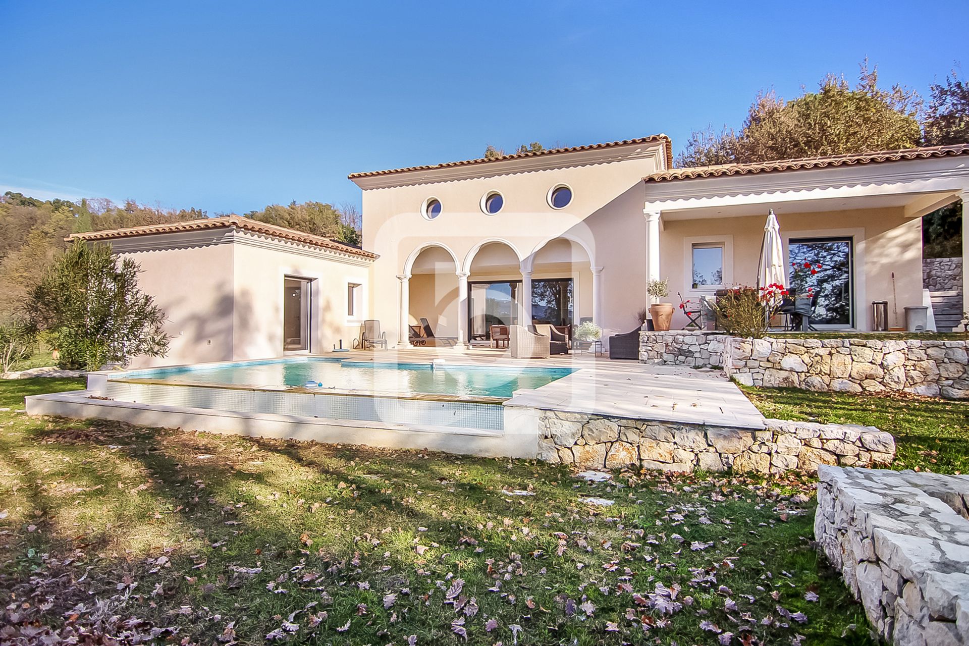 Huis in Chateauneuf-Grasse, Provence-Alpes-Côte d'Azur 10149198