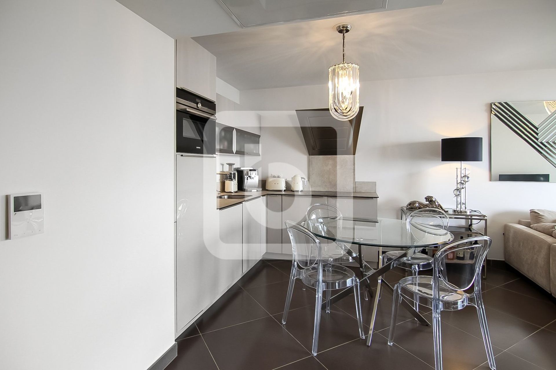 Condominium in Faussignana, Provence-Alpes-Côte d'Azur 10149292